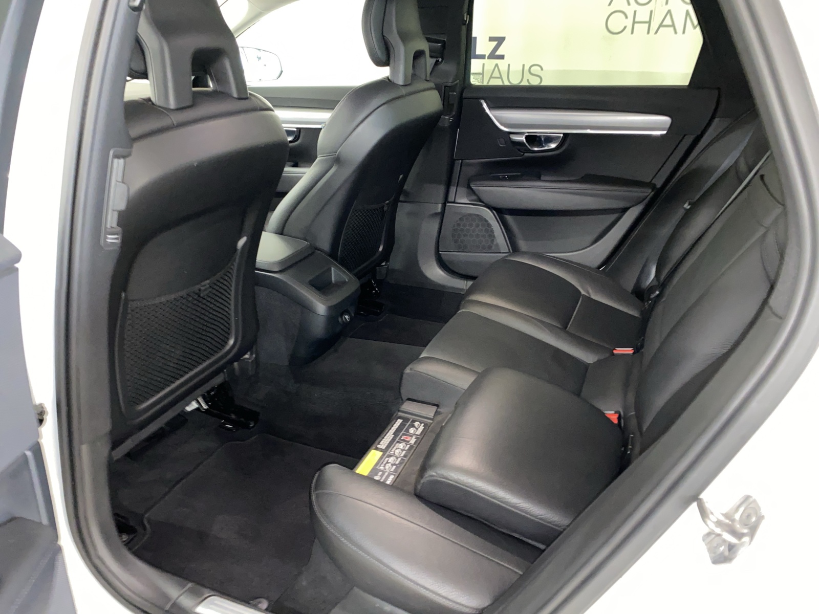 VOLVO V90 2.0 D3 Momentum AWD-image-16