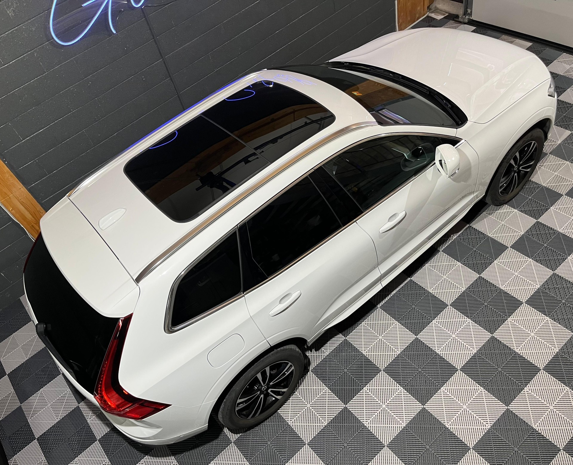 VOLVO XC60 T8 eAWD Momentum Geartronic-showroom-element-1