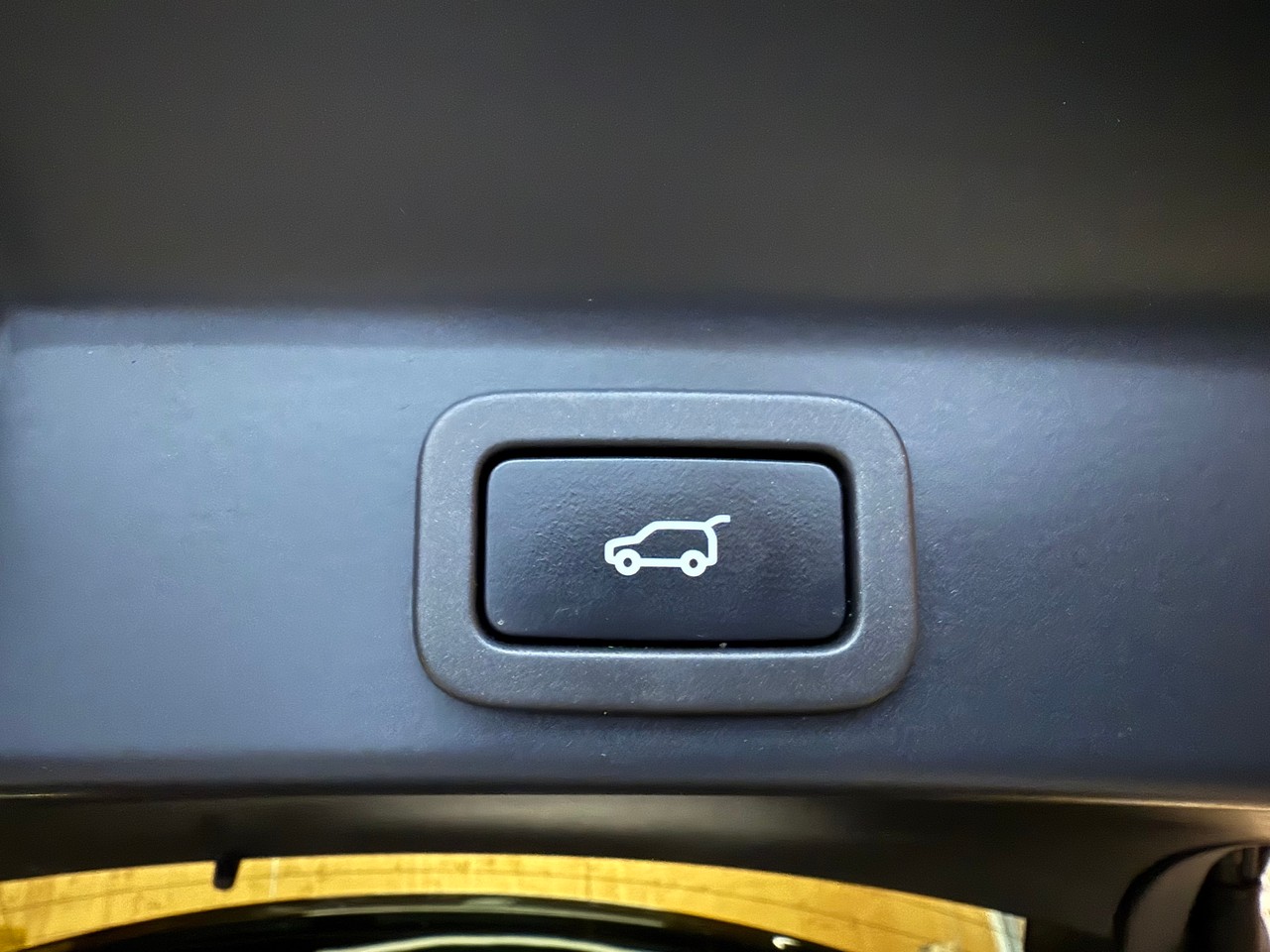 JAGUAR F-Pace 3.0 D300 R-Dynamic MHEV SE AWD-image-17