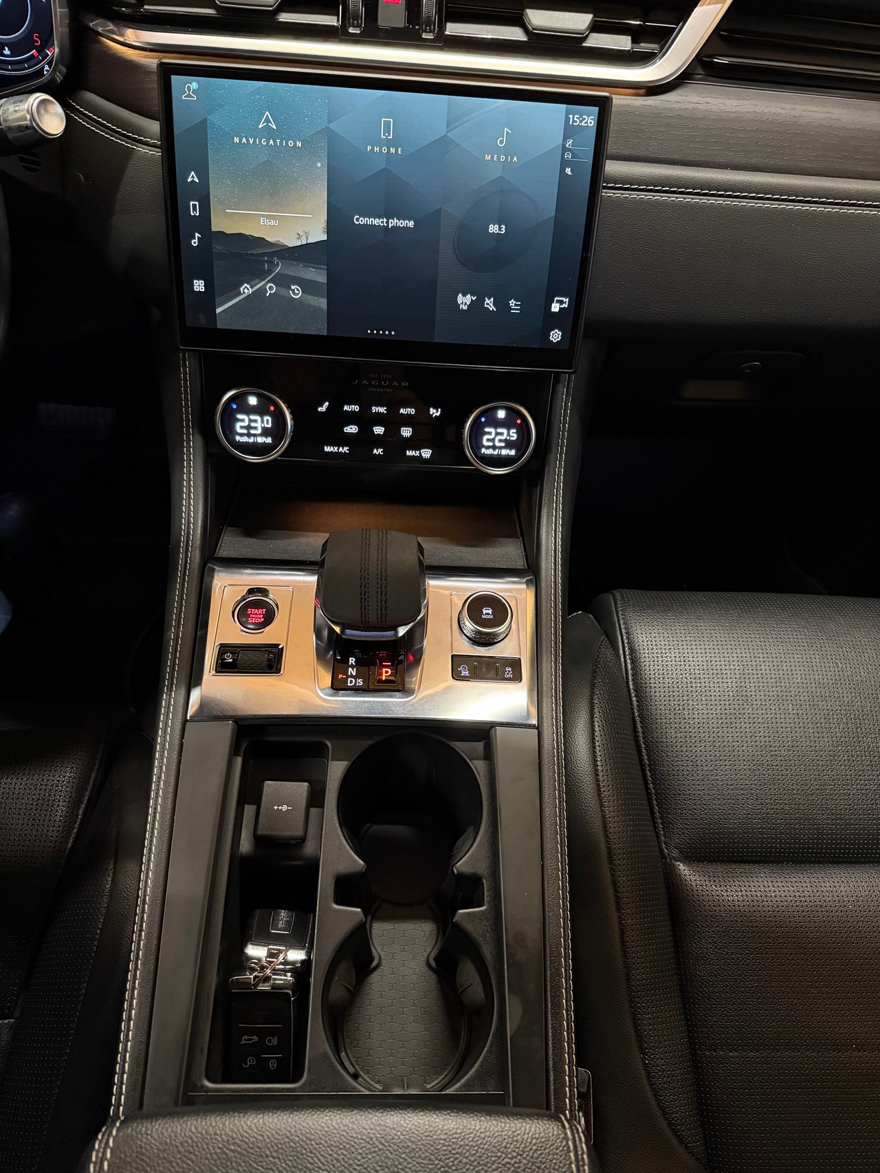 JAGUAR F-Pace 3.0 D300 R-Dynamic MHEV SE AWD-image-11