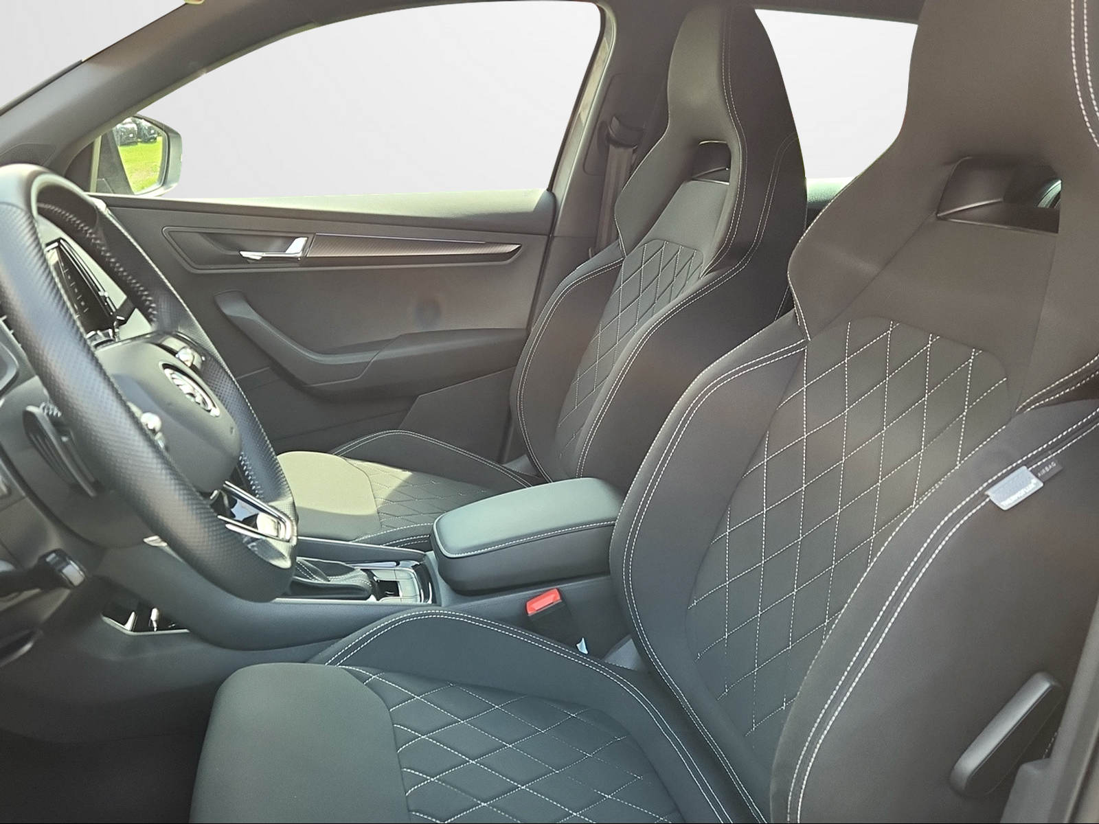 SKODA Karoq 1.5 TSI SportLine DSG-image-8
