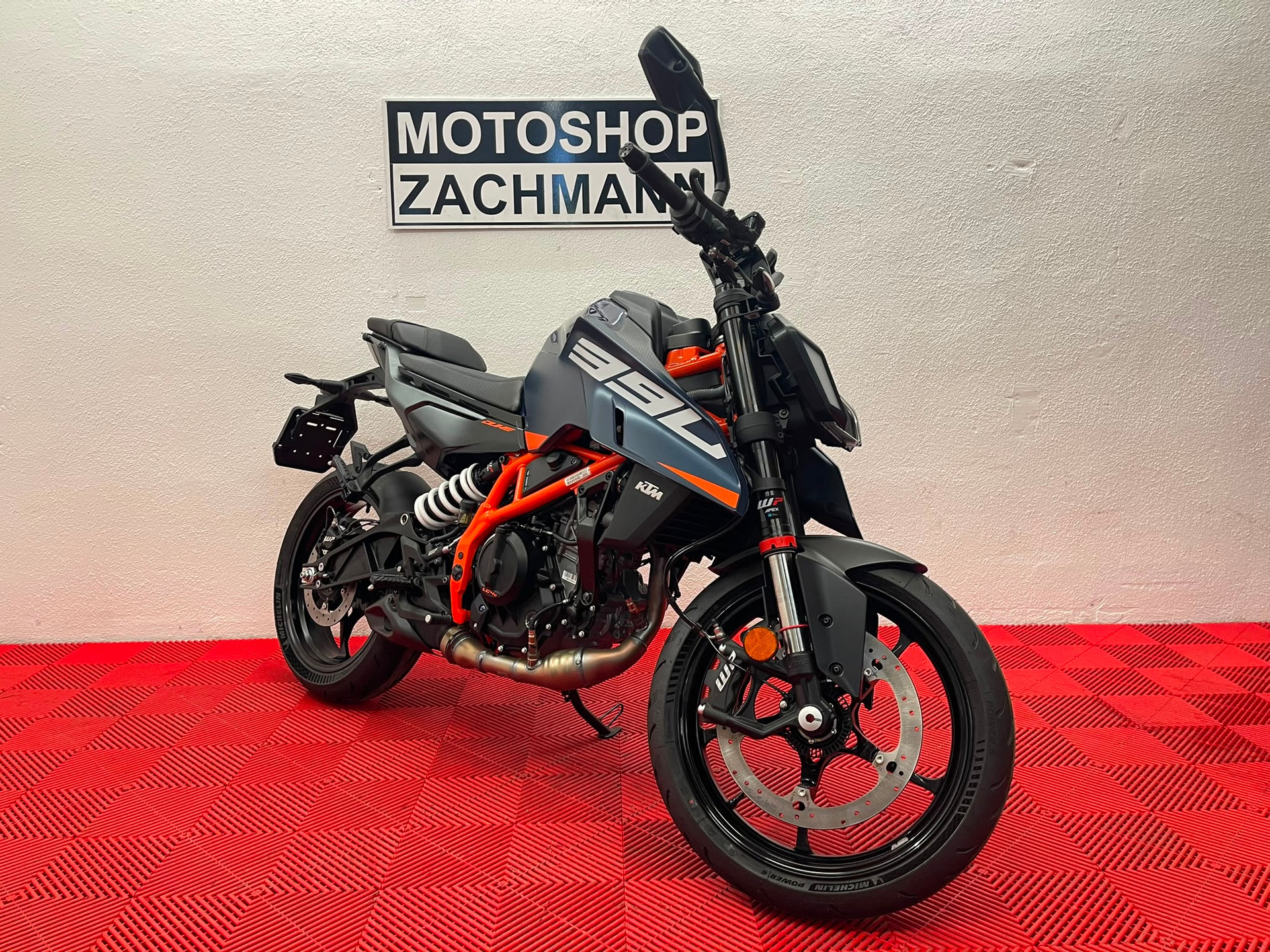KTM 390 Duke-image-1