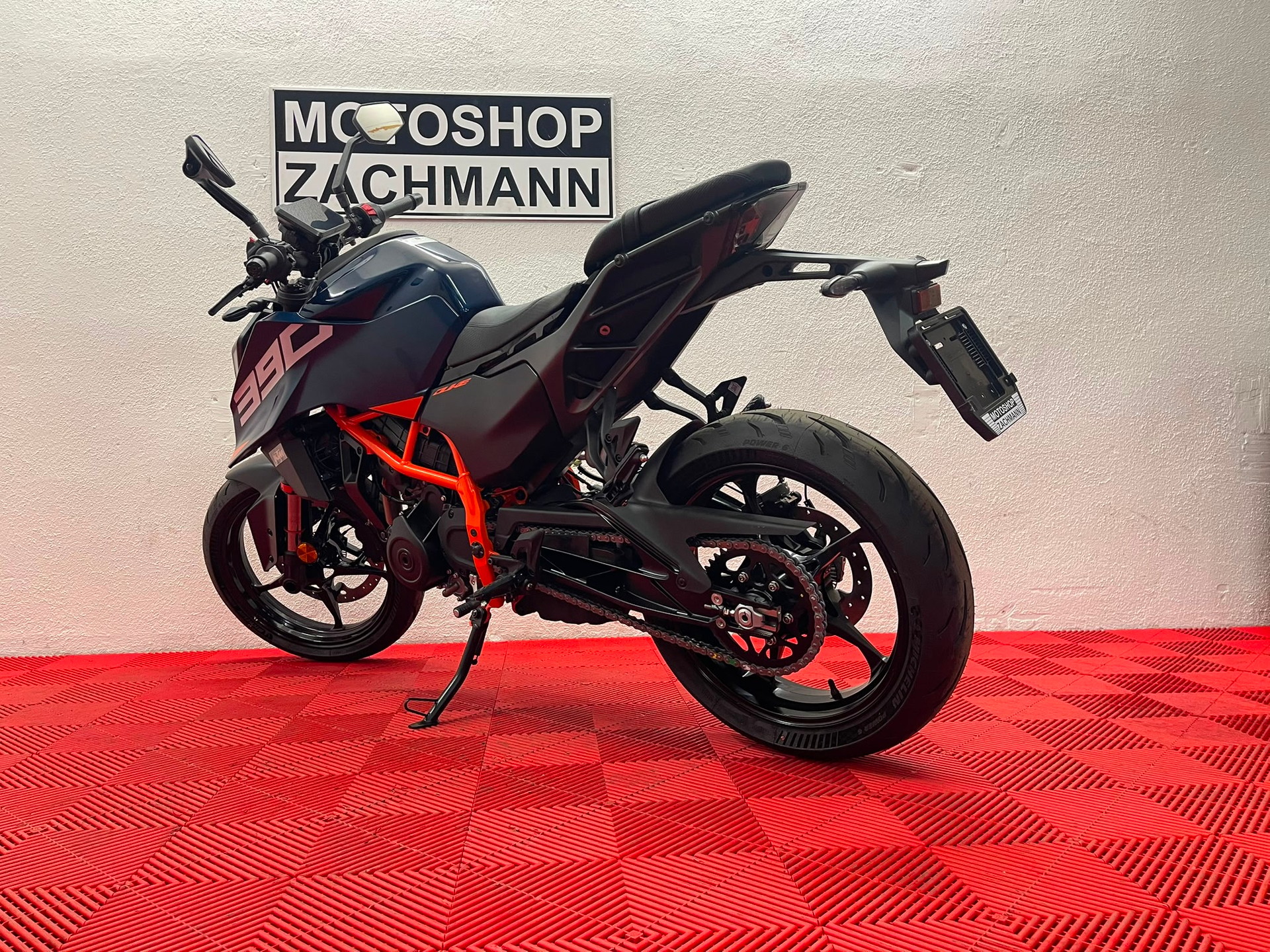 KTM 390 Duke-image-4