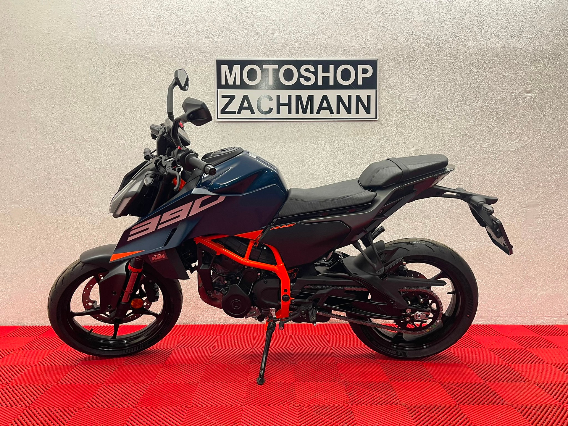 KTM 390 Duke-image-3