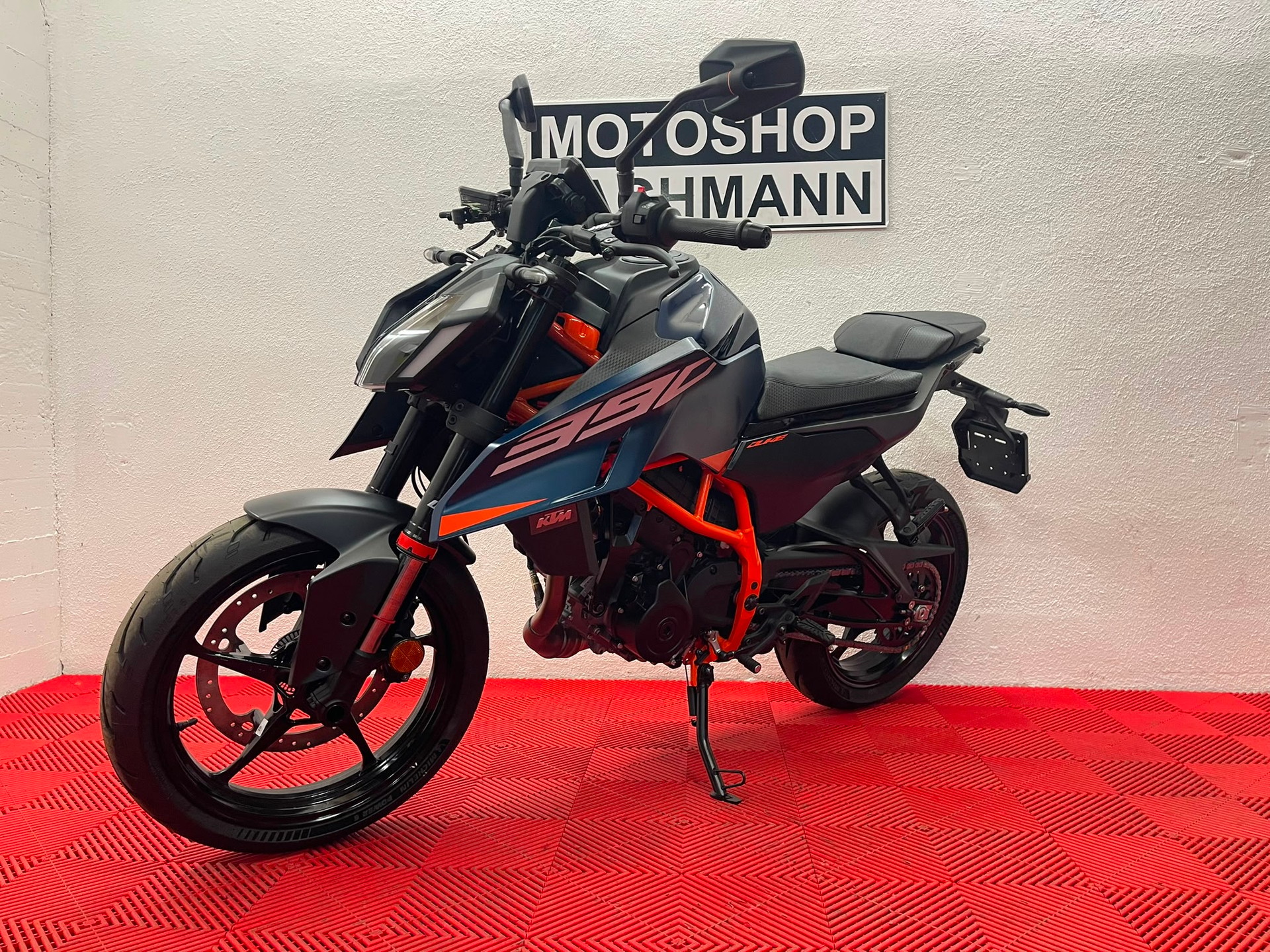 KTM 390 Duke-image-2