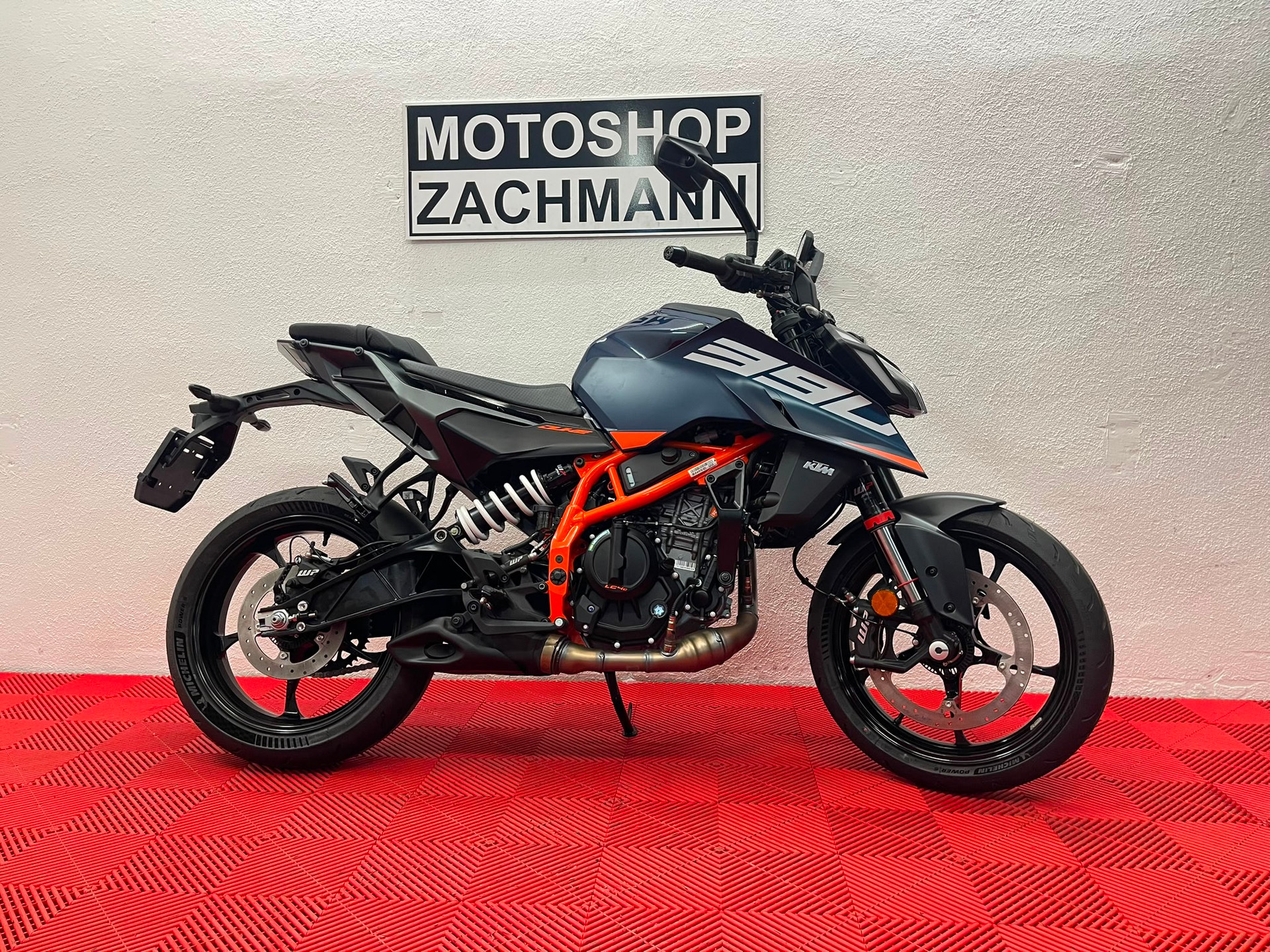 KTM 390 Duke-image-0
