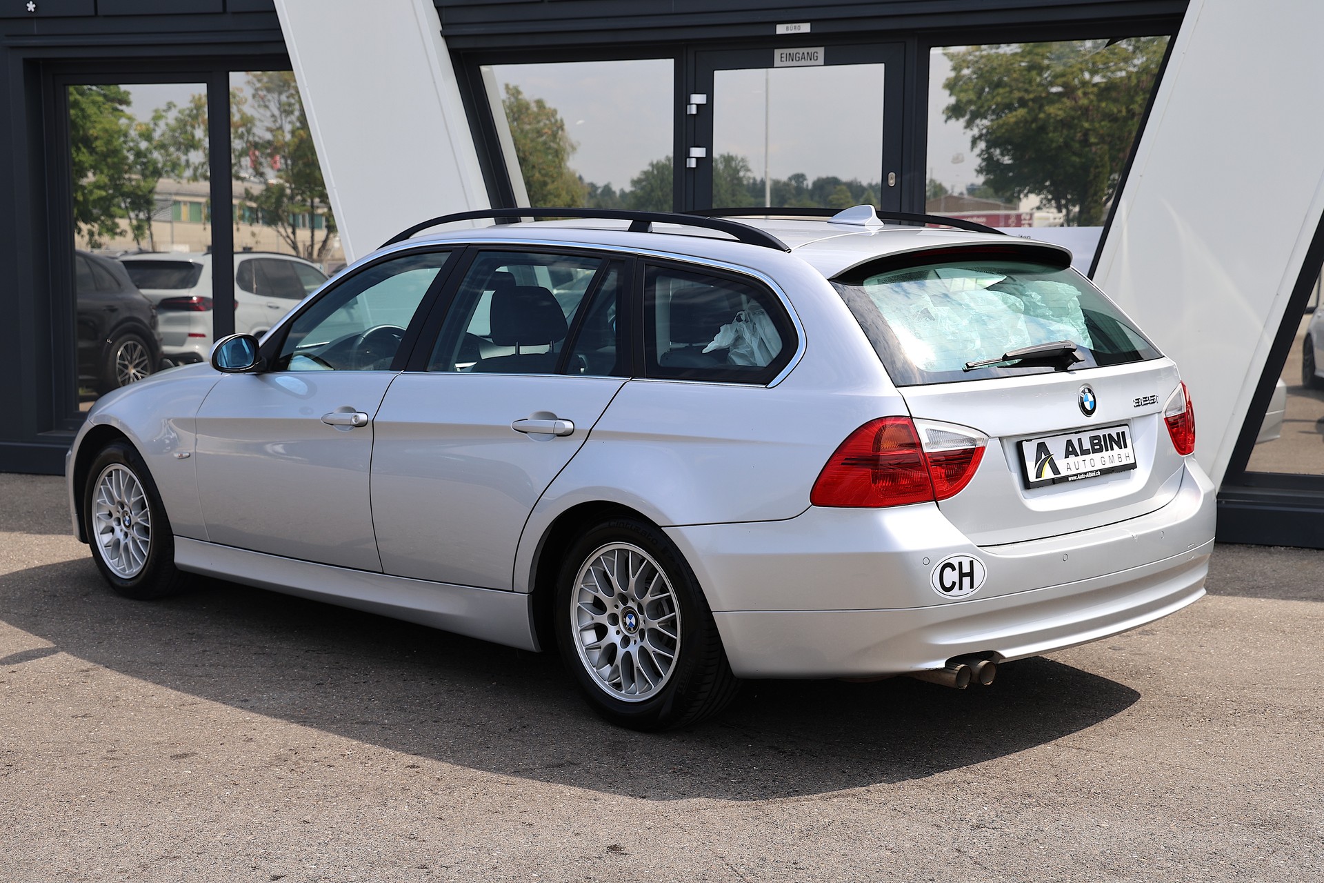 BMW 325i Touring-image-5