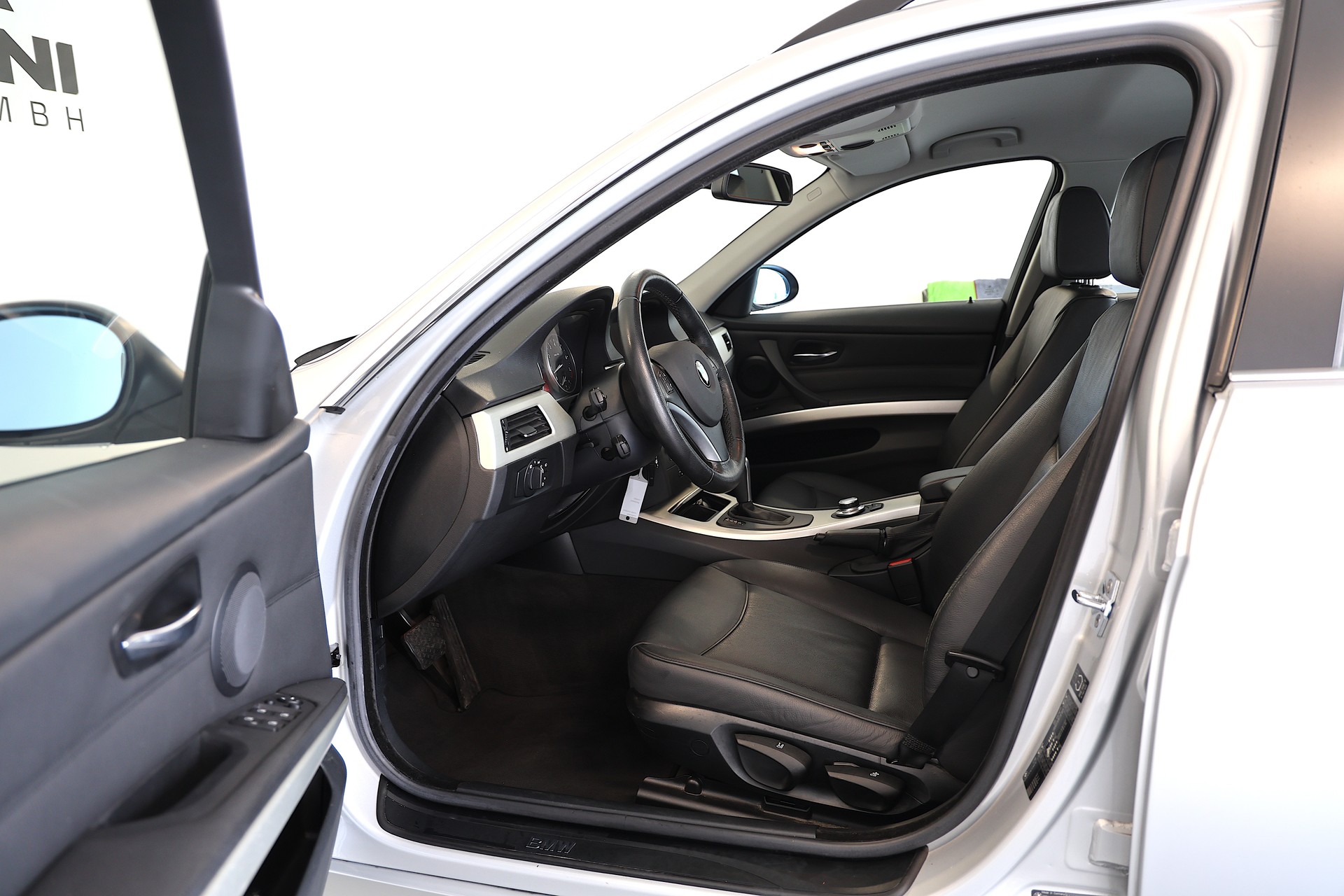 BMW 325i Touring-image-7