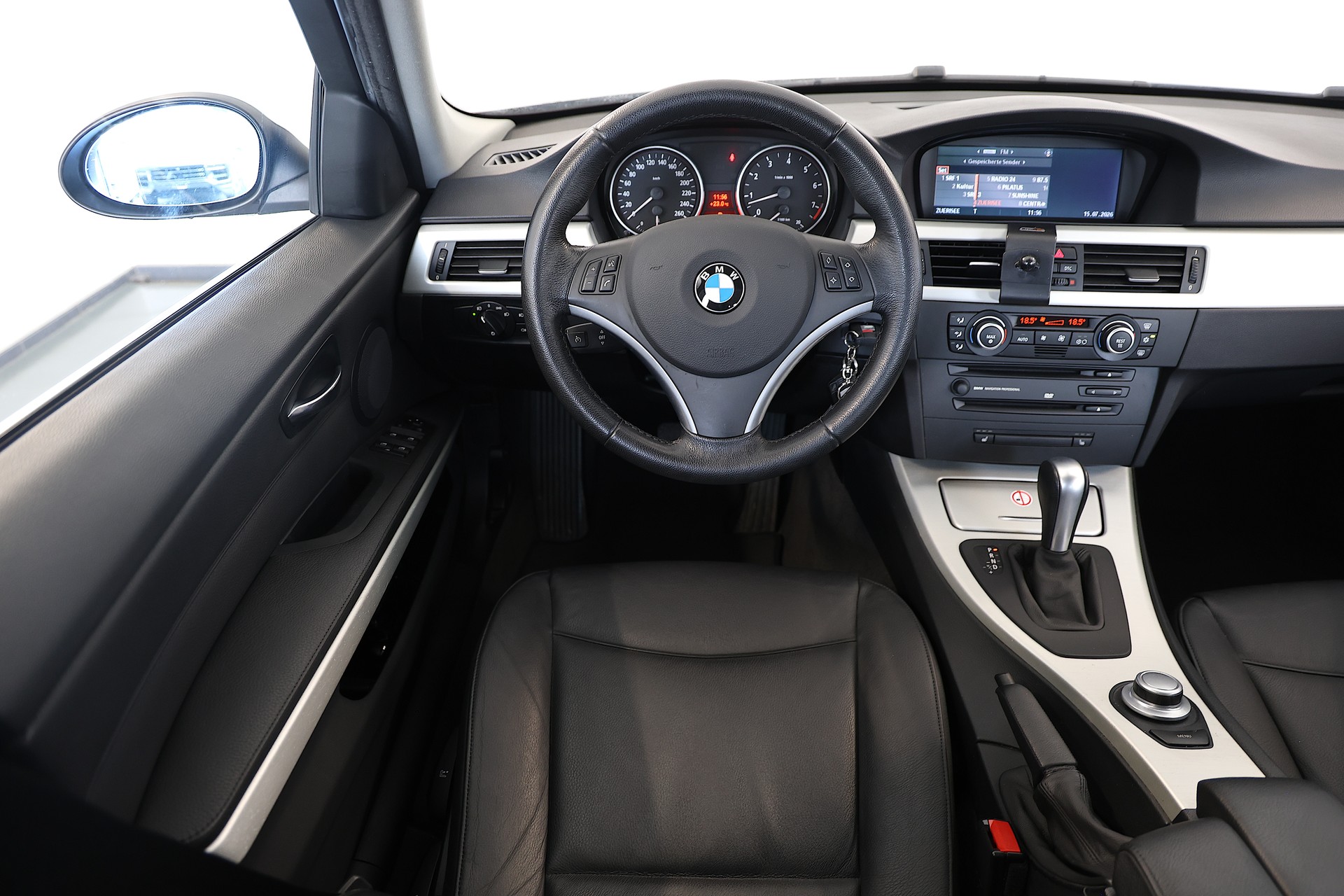 BMW 325i Touring-image-10