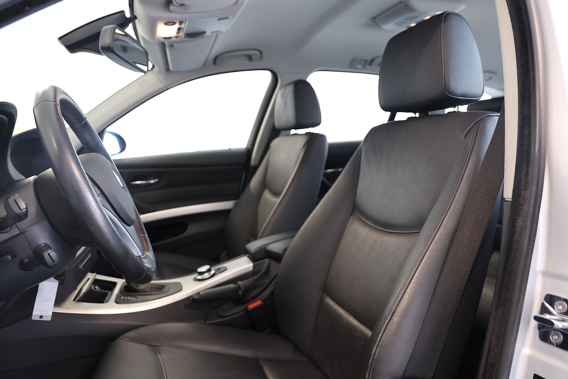 BMW 325i Touring-image-8