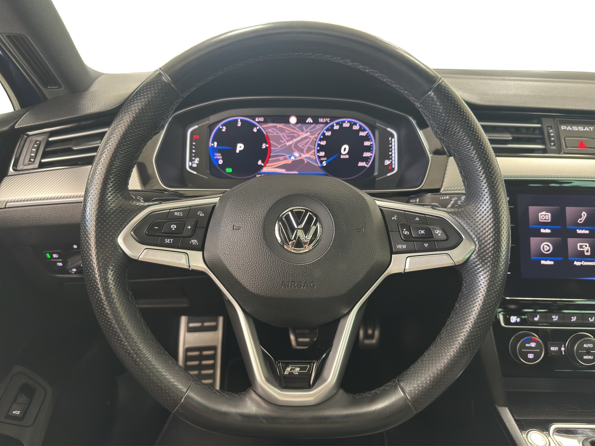 VW Passat 2.0 TDI BMT R-Line 4Motion DSG-image-22