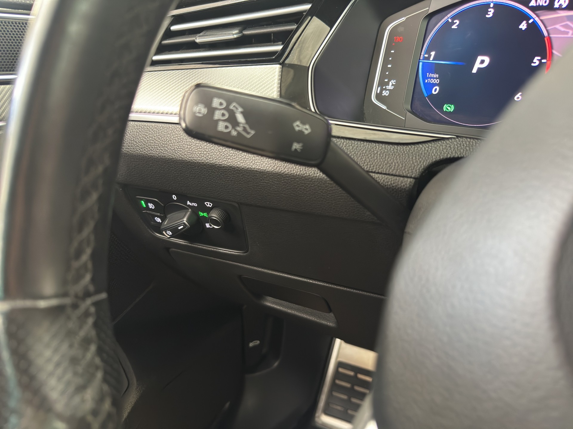 VW Passat 2.0 TDI BMT R-Line 4Motion DSG-image-27