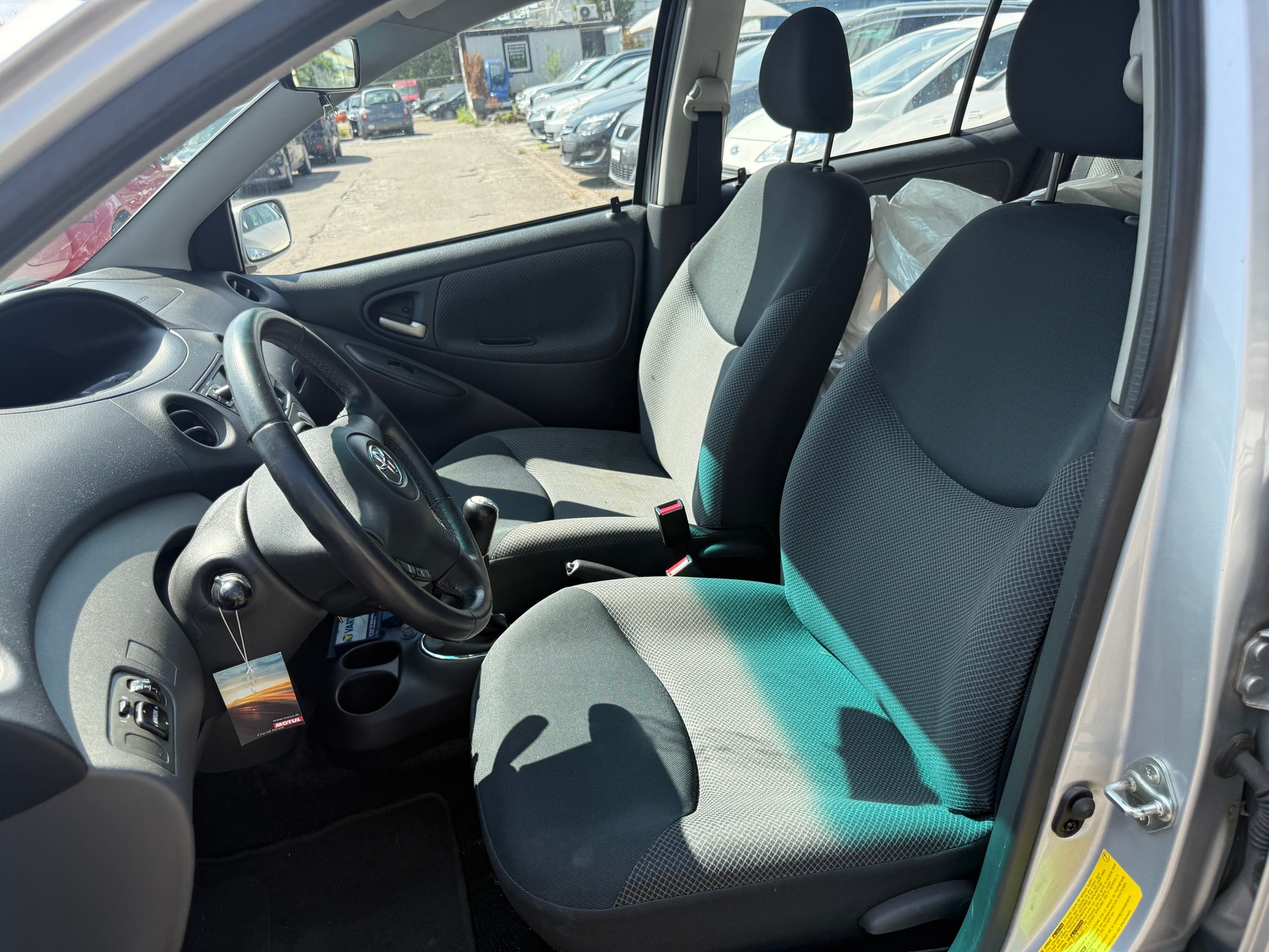 TOYOTA Yaris 1.3 Linea Sol-image-8