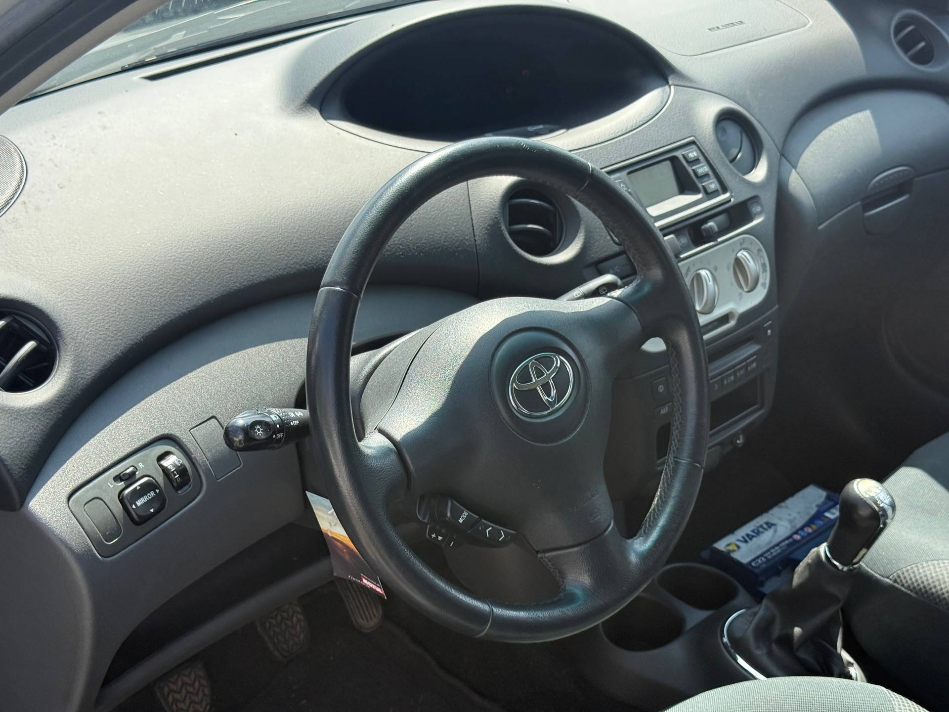 TOYOTA Yaris 1.3 Linea Sol-image-9