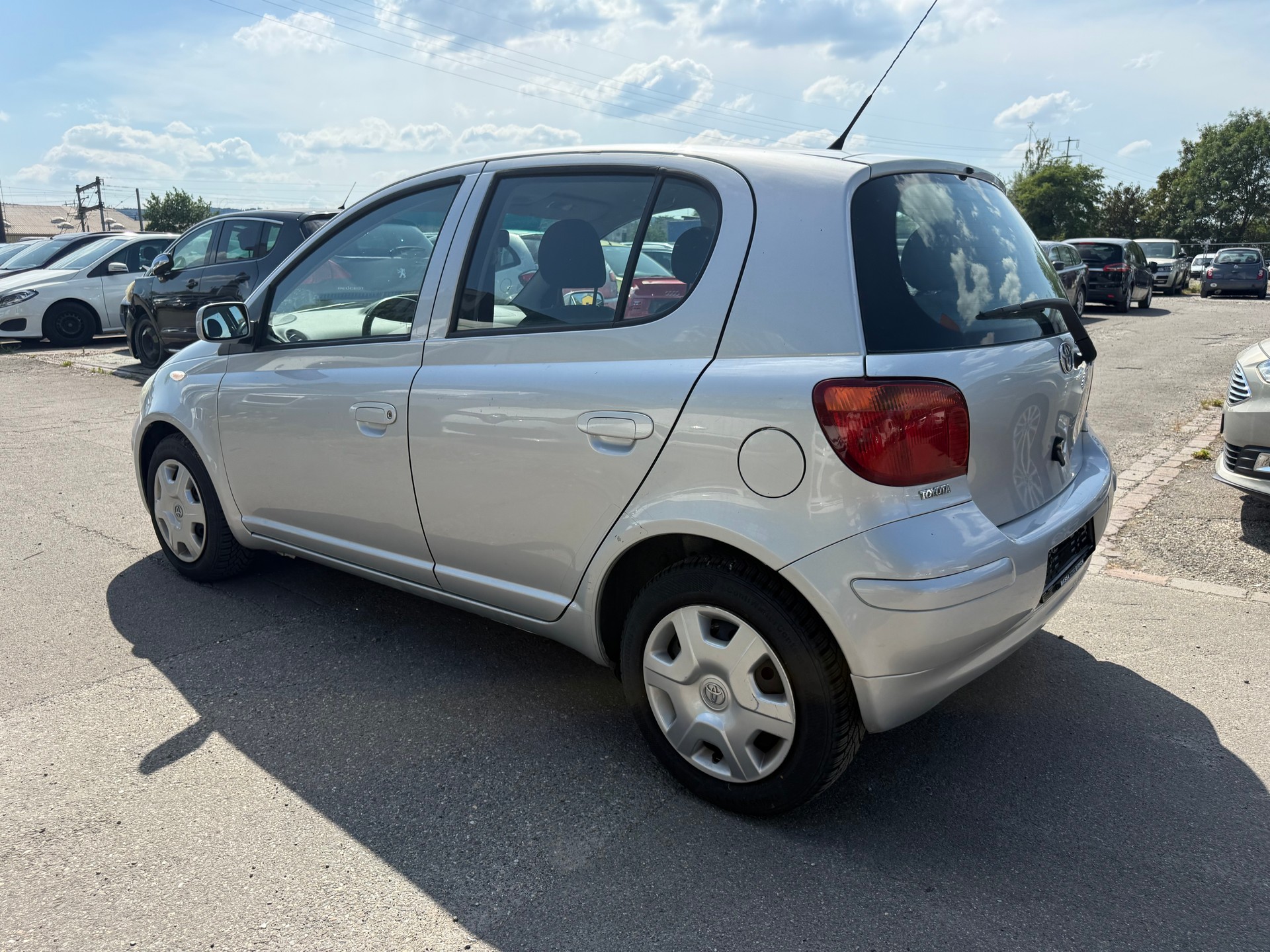 TOYOTA Yaris 1.3 Linea Sol-image-1