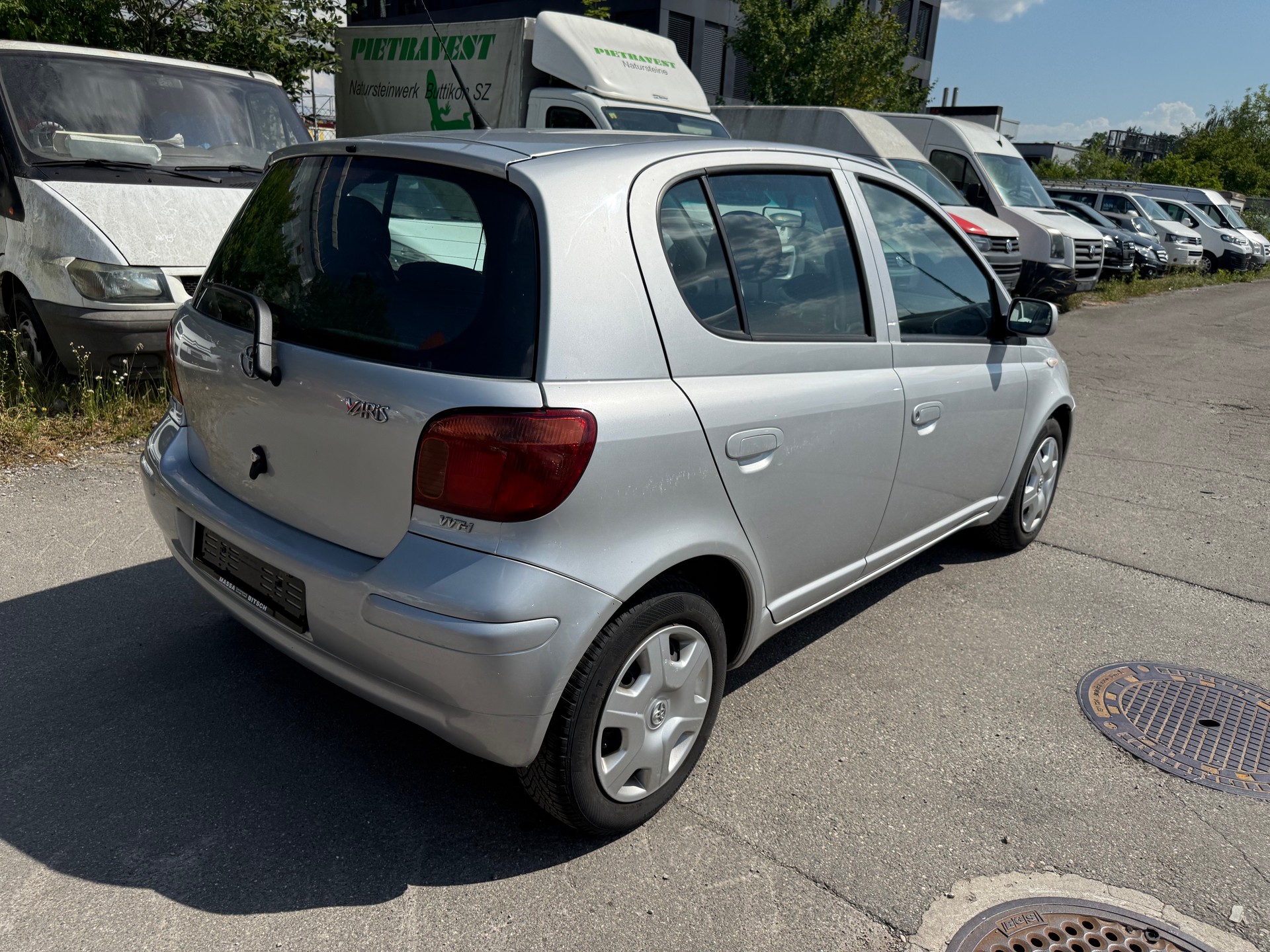 TOYOTA Yaris 1.3 Linea Sol-image-5