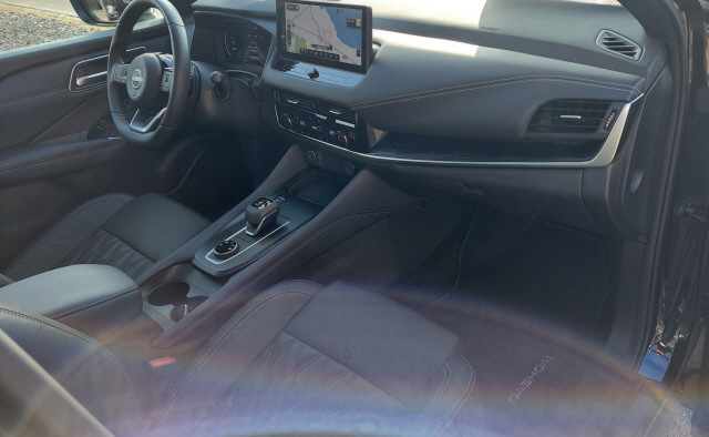 NISSAN Qashqai 1.3 MHEV Tekna+ 4x4-image-5