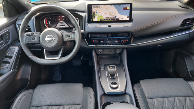NISSAN Qashqai 1.3 MHEV Tekna+ 4x4-image-9