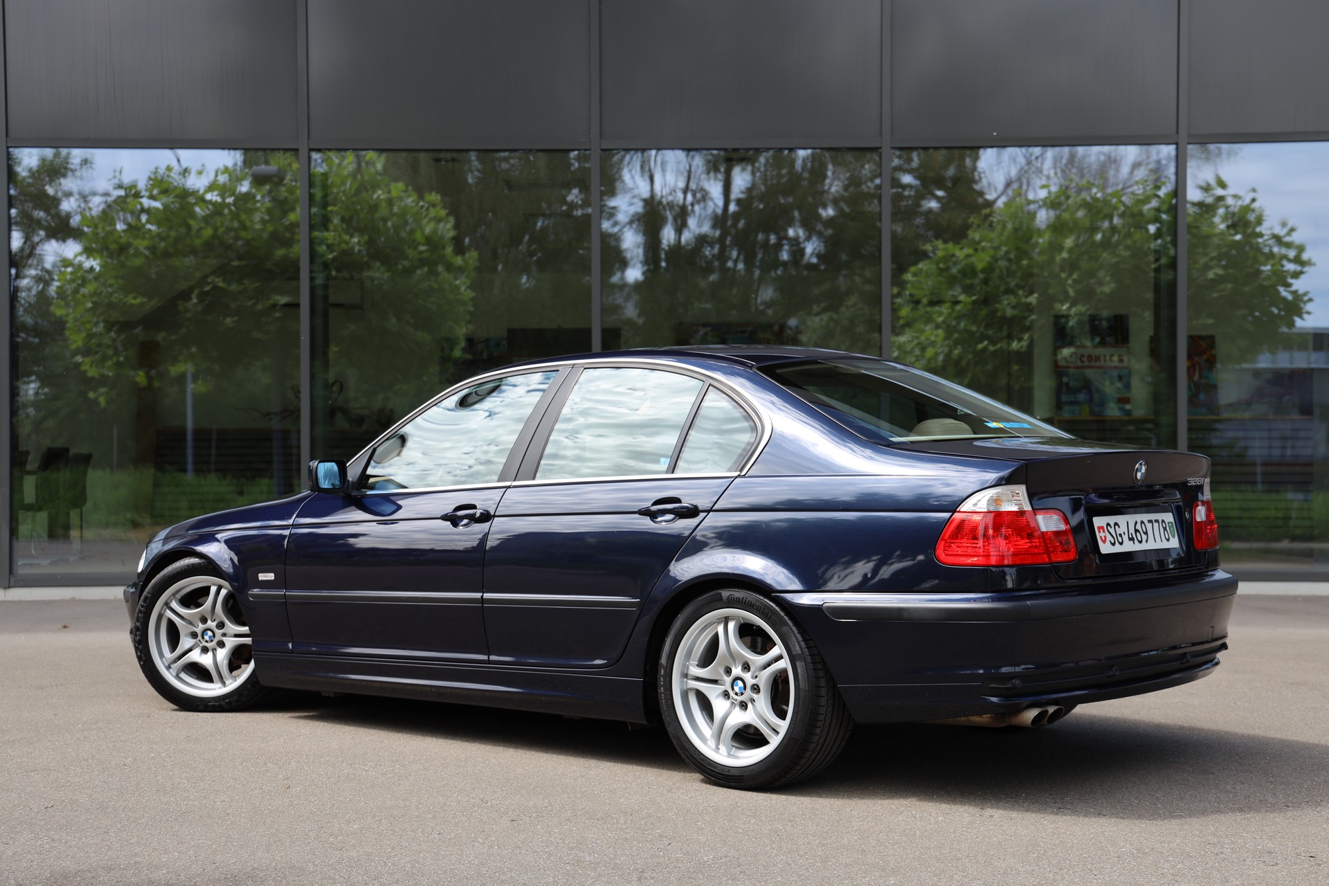 BMW 328i-image-1