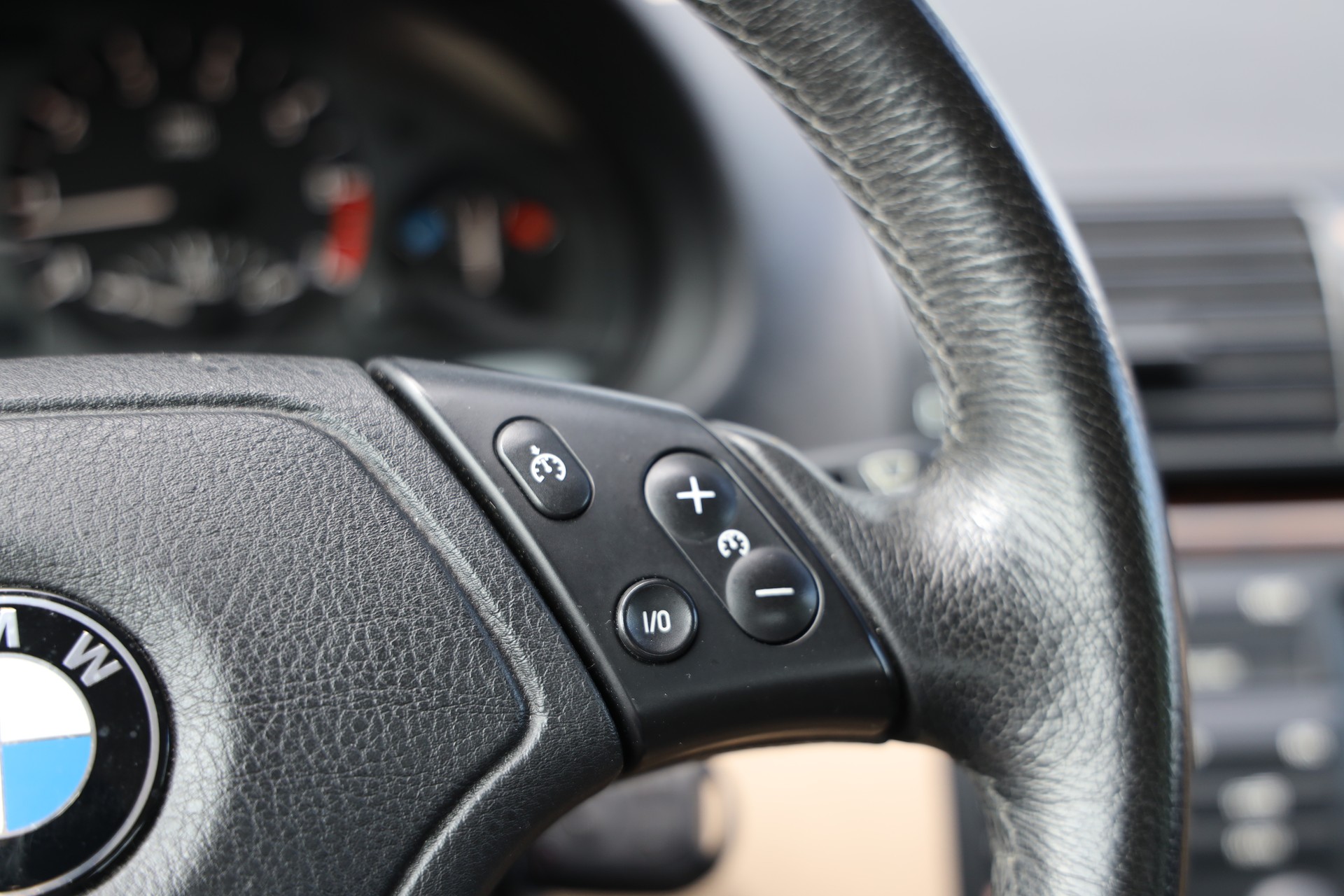BMW 328i-image-12