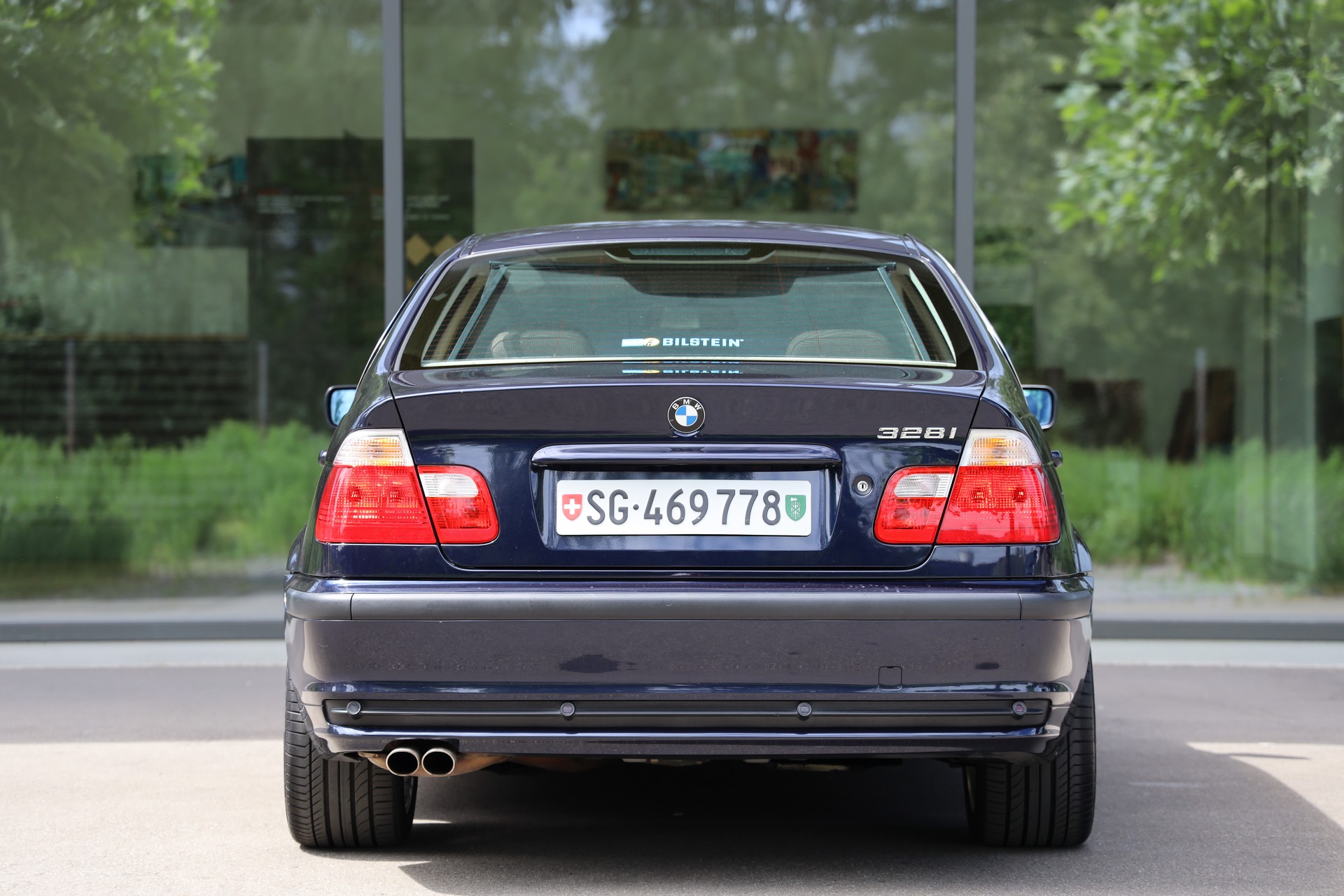 BMW 328i-image-4