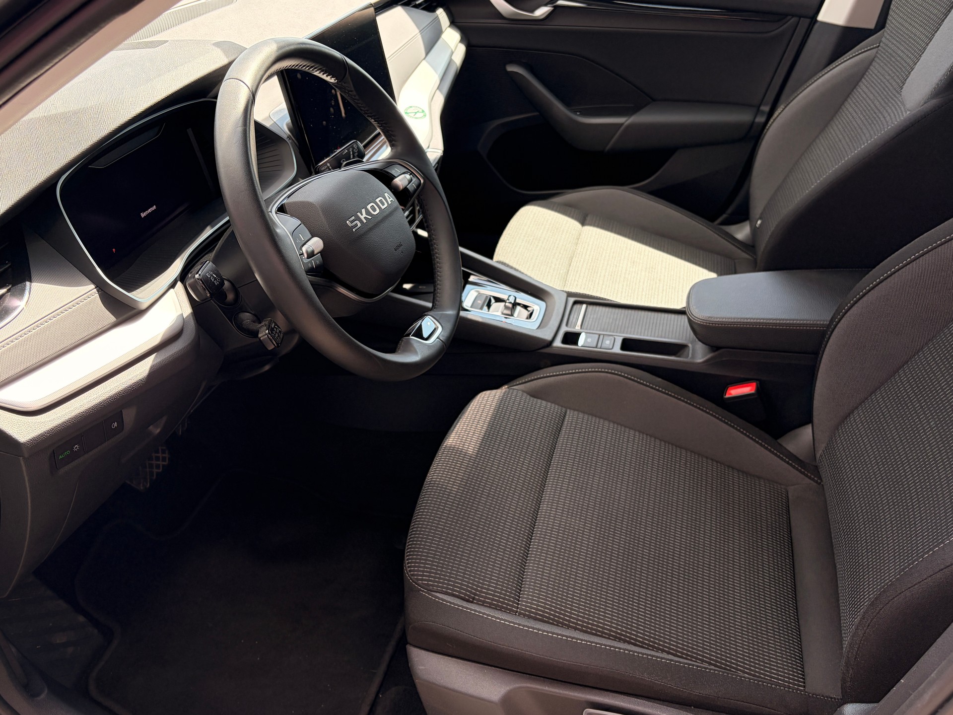 SKODA Octavia Combi 2.0 TDI DSG Selection-image-5