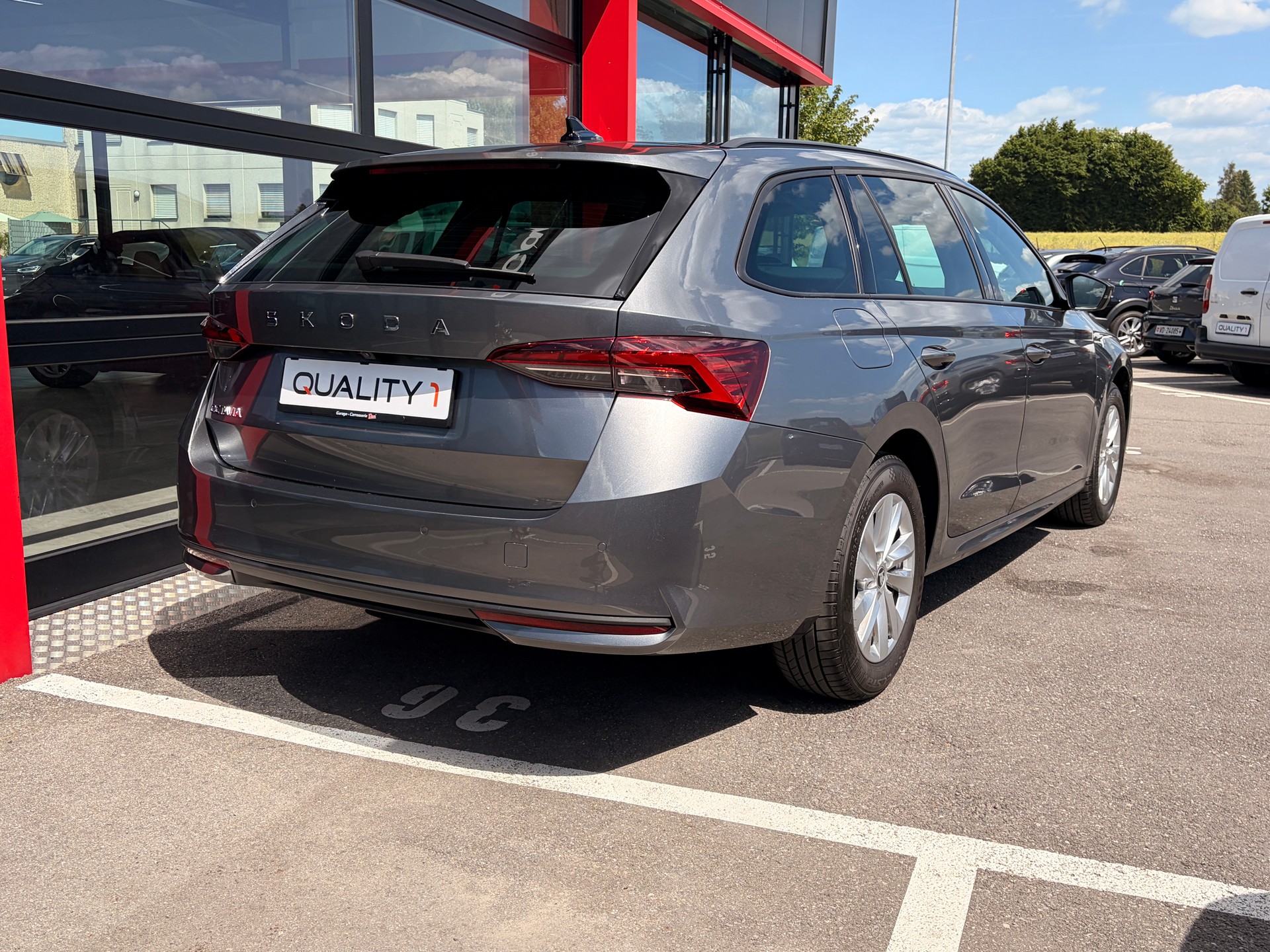 SKODA Octavia Combi 2.0 TDI DSG Selection-image-3