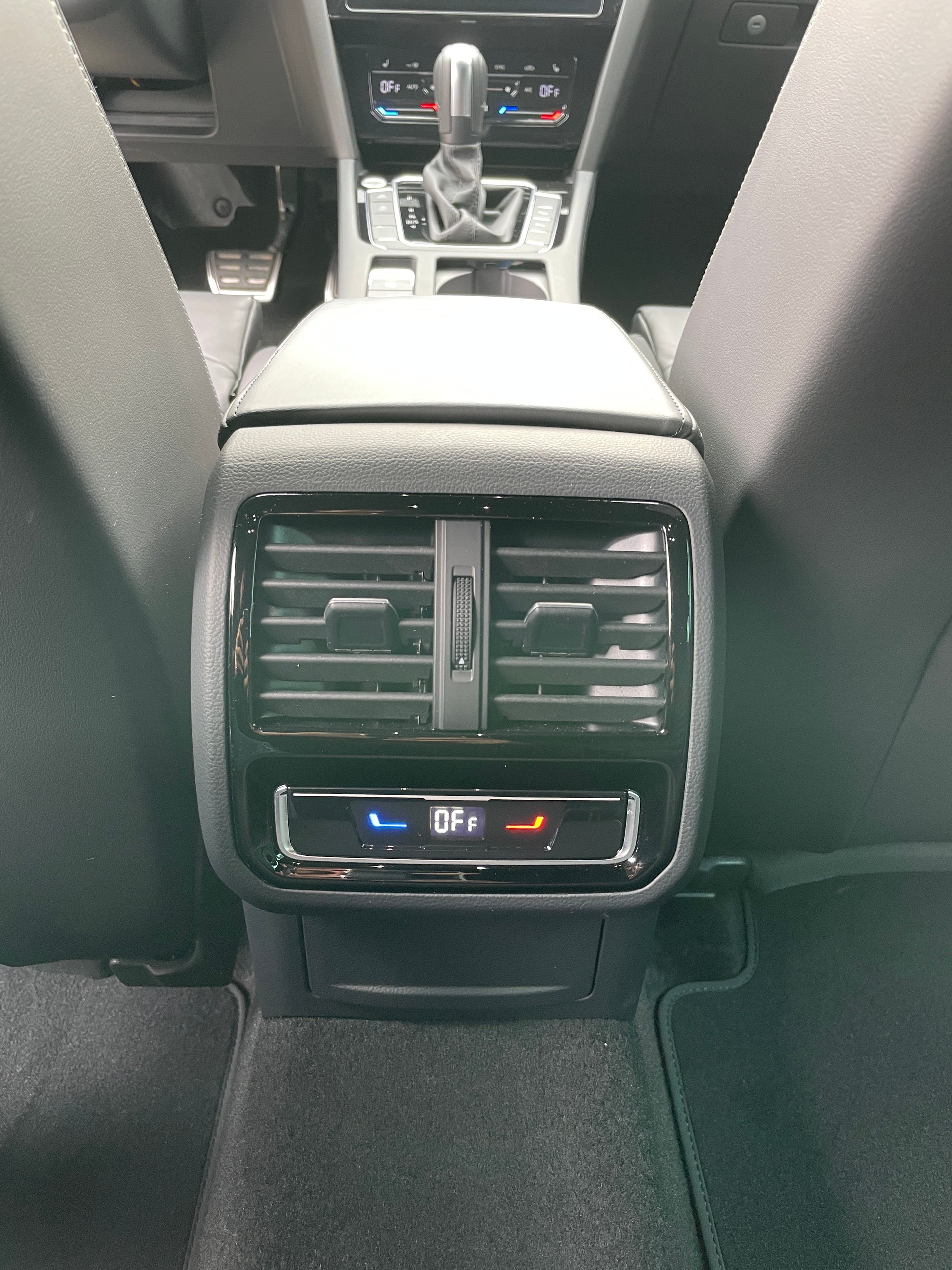 VW Passat Alltrack 2.0 TSI 4Motion DSG mit AHK und Standheizung-image-14