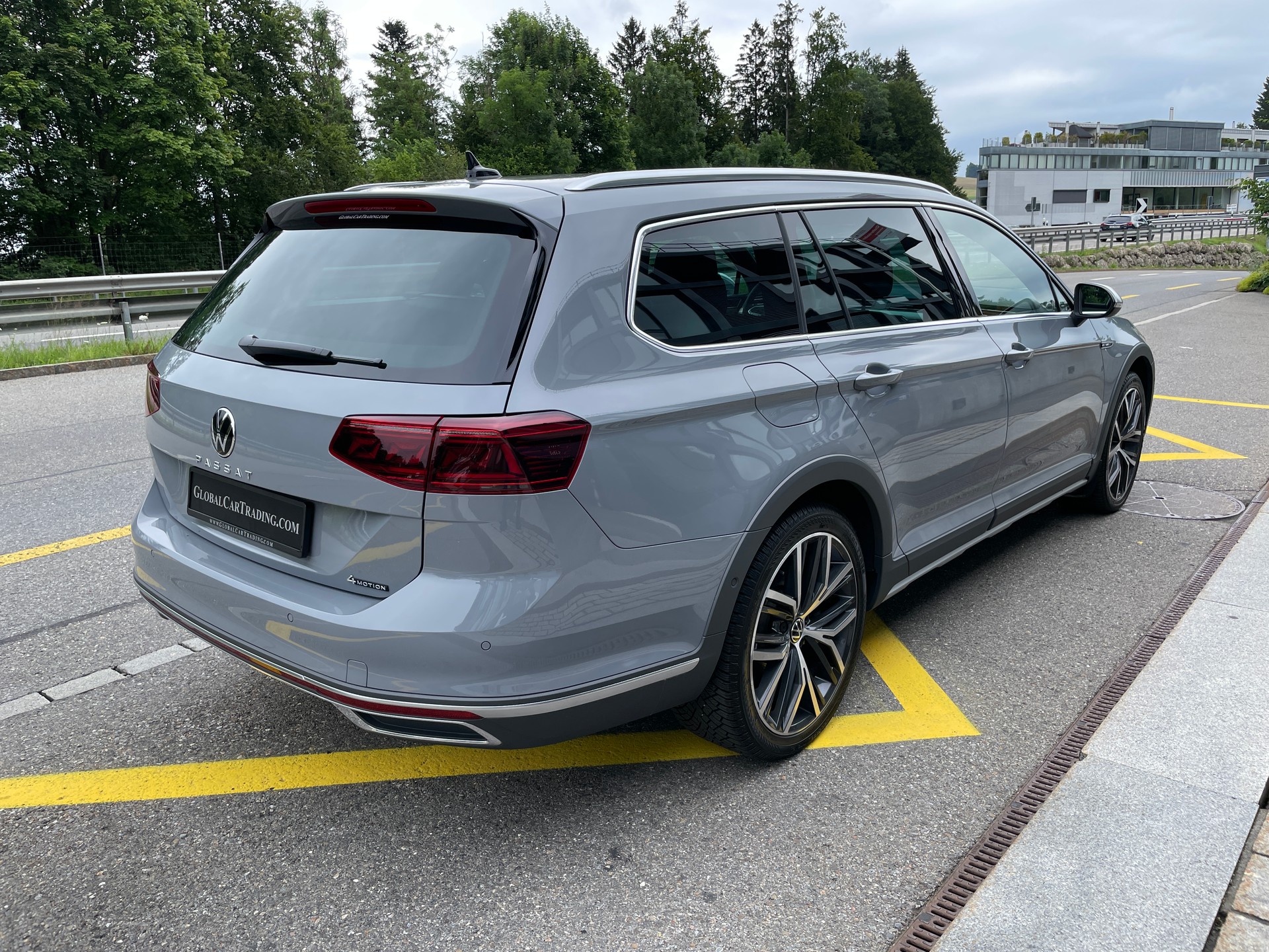 VW Passat Alltrack 2.0 TSI 4Motion DSG mit AHK und Standheizung-showroom-element-3