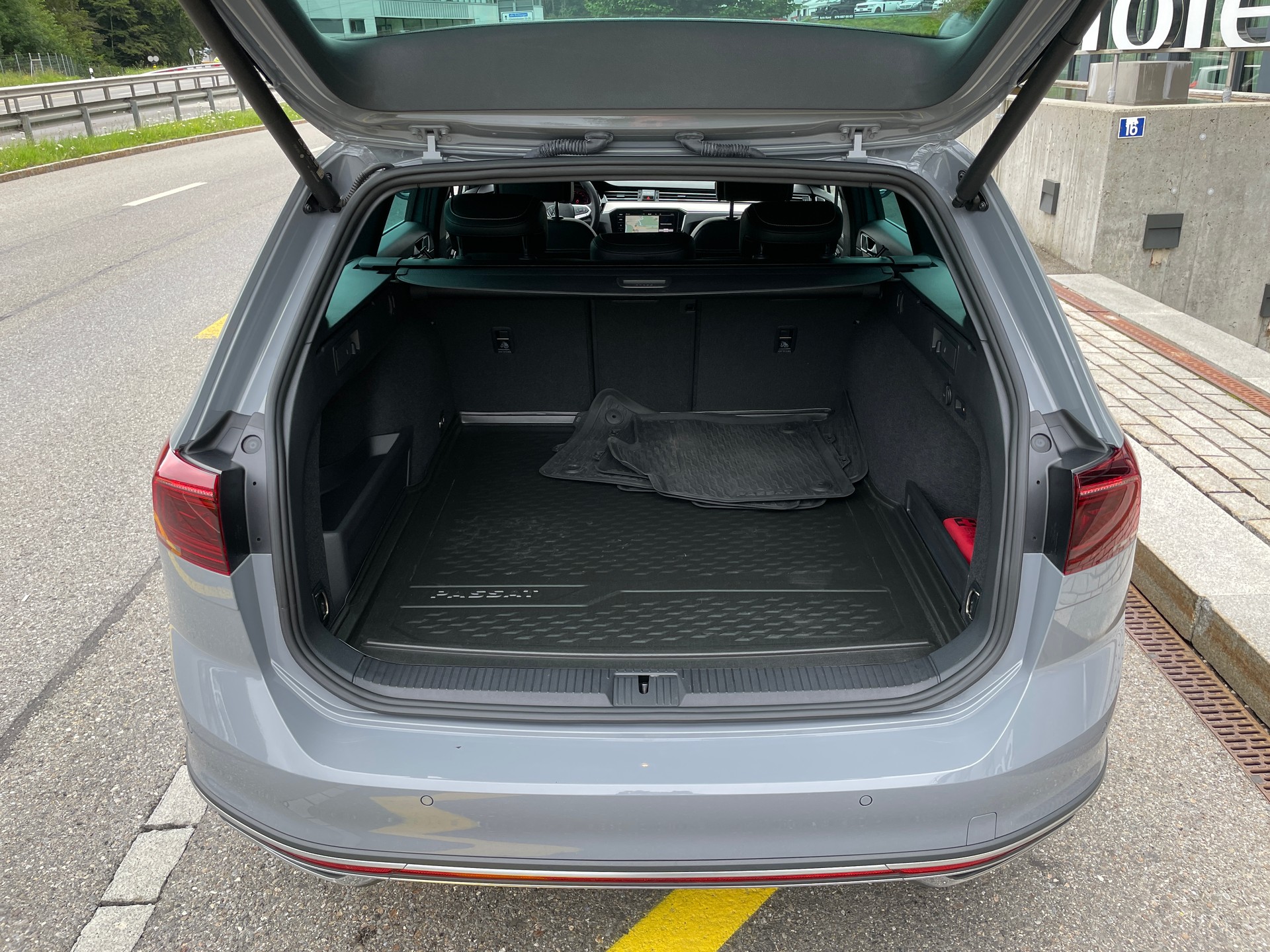 VW Passat Alltrack 2.0 TSI 4Motion DSG mit AHK und Standheizung-image-5