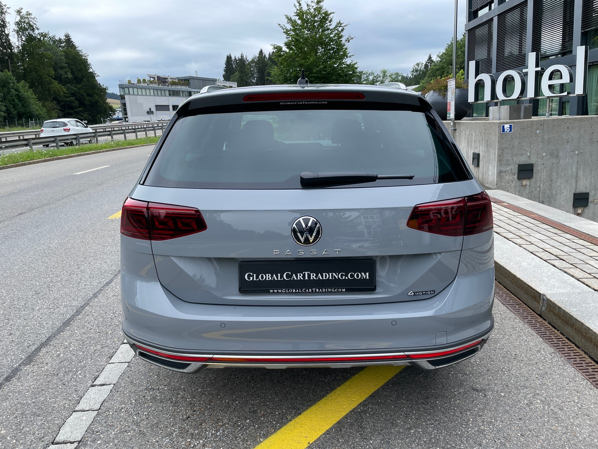 VW Passat Alltrack 2.0 TSI 4Motion DSG mit AHK und Standheizung-image-4