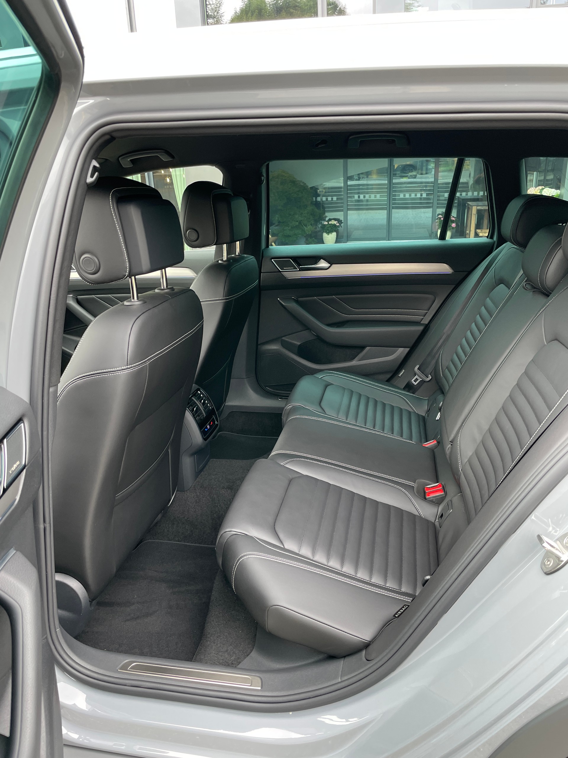 VW Passat Alltrack 2.0 TSI 4Motion DSG mit AHK und Standheizung-image-13