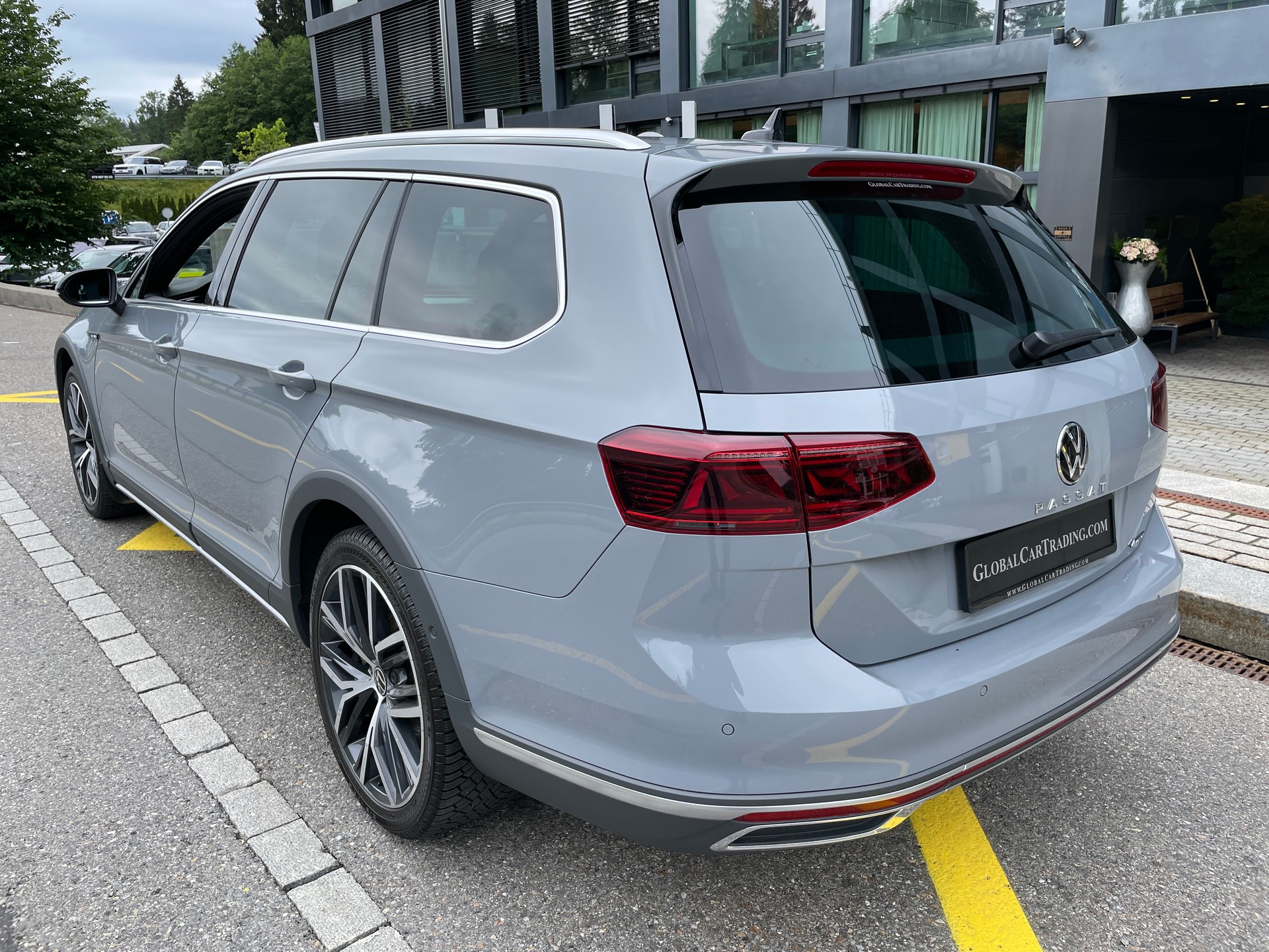 VW Passat Alltrack 2.0 TSI 4Motion DSG mit AHK und Standheizung-image-6