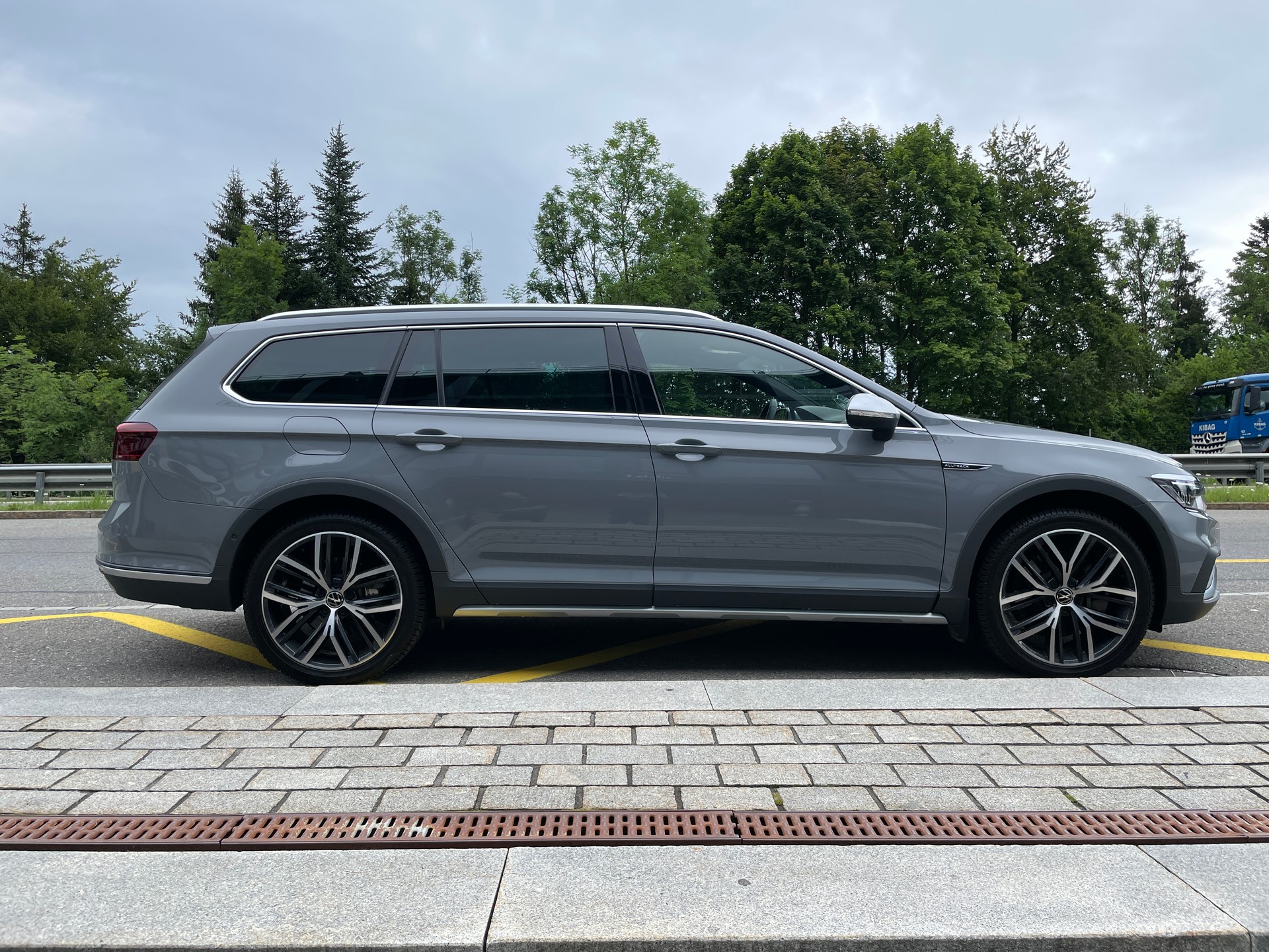 VW Passat Alltrack 2.0 TSI 4Motion DSG mit AHK und Standheizung-showroom-element-2