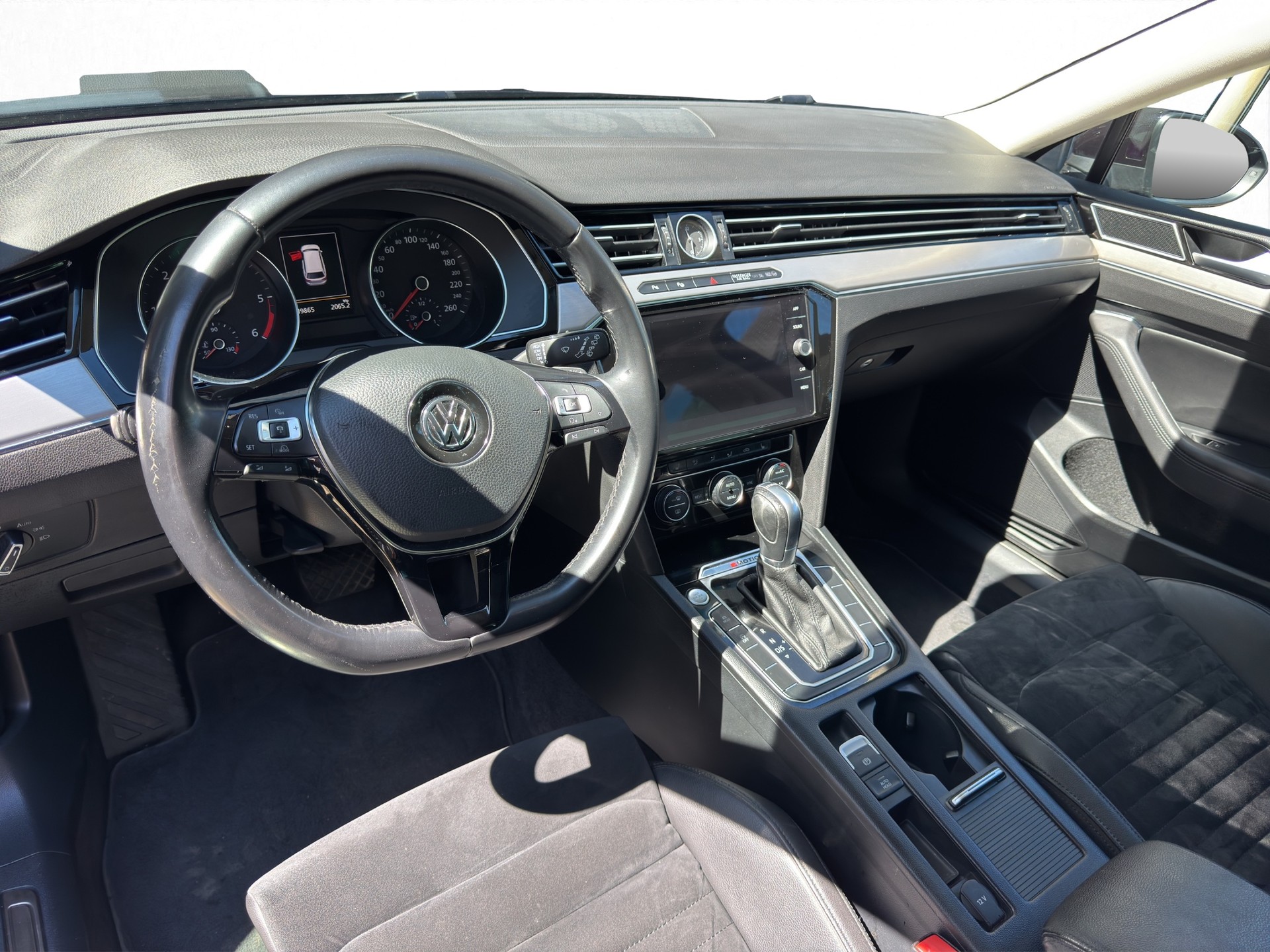VW Passat Variant 2.0 TDI BMT Highline DSG 4Motion-image-6