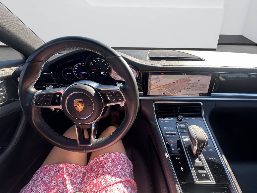 PORSCHE Panamera 3.0 V6 4-image-10