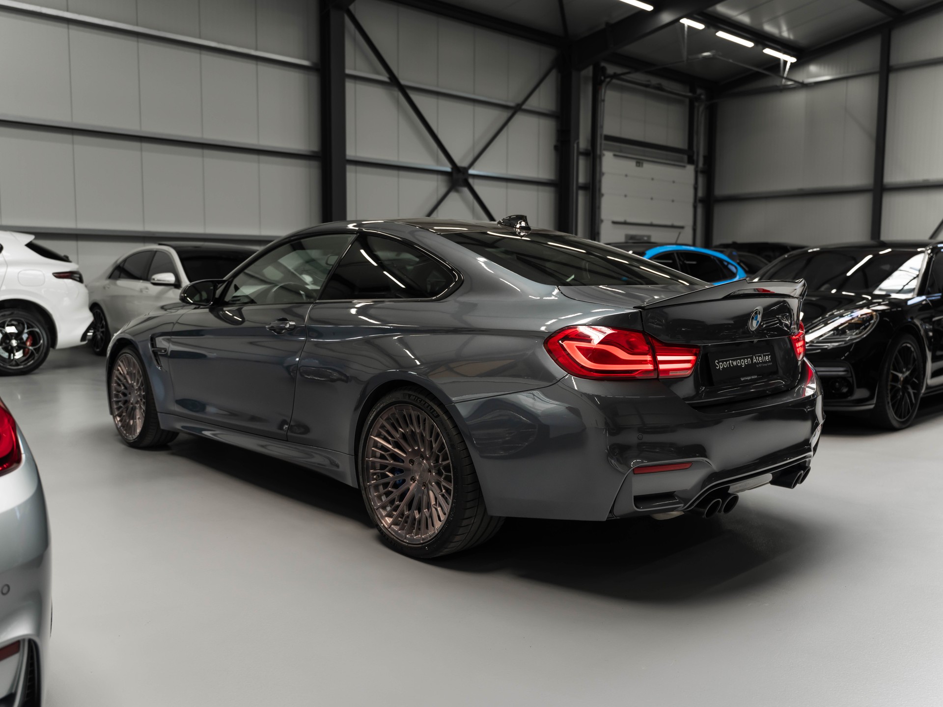 BMW M4 Coupé Competition DKG-showroom-element-1