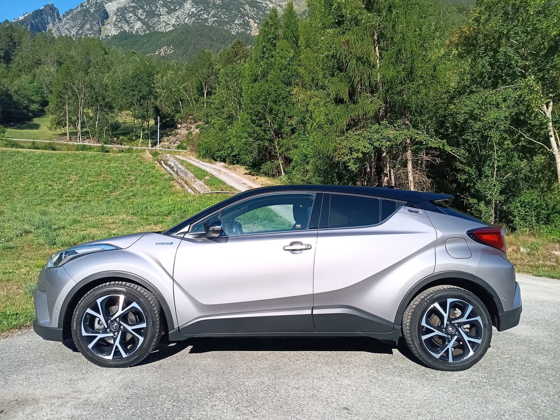 TOYOTA C-HR 1.8 HSD Premium CVT-showroom-element-3
