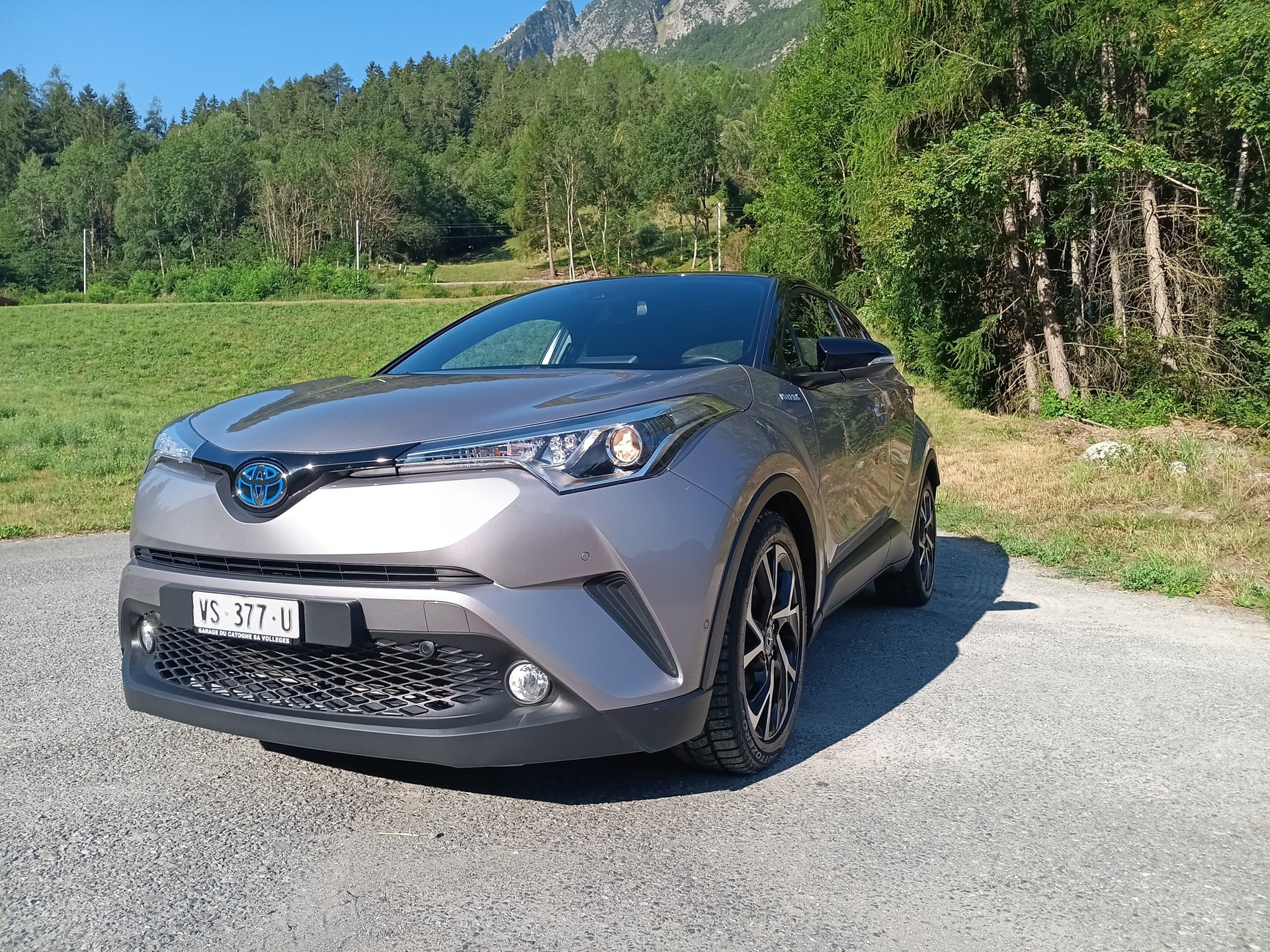 TOYOTA C-HR 1.8 HSD Premium CVT-showroom-element-1