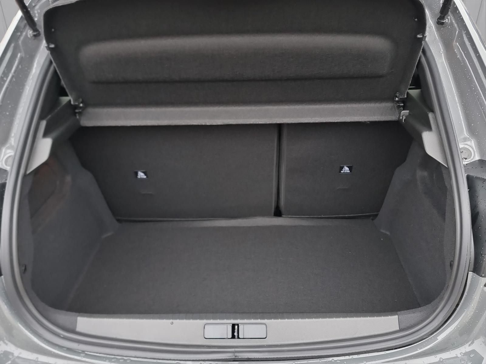 PEUGEOT 208 1.2 Hybrid Allure Premium-image-11