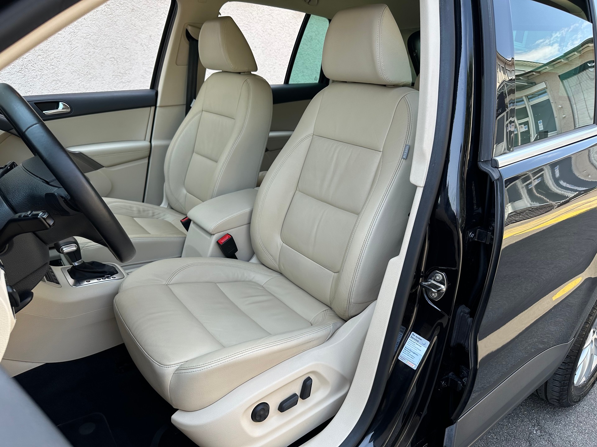 VW Tiguan 2.0 TSI Sport&Style Tiptronic * 200 PS *-image-11