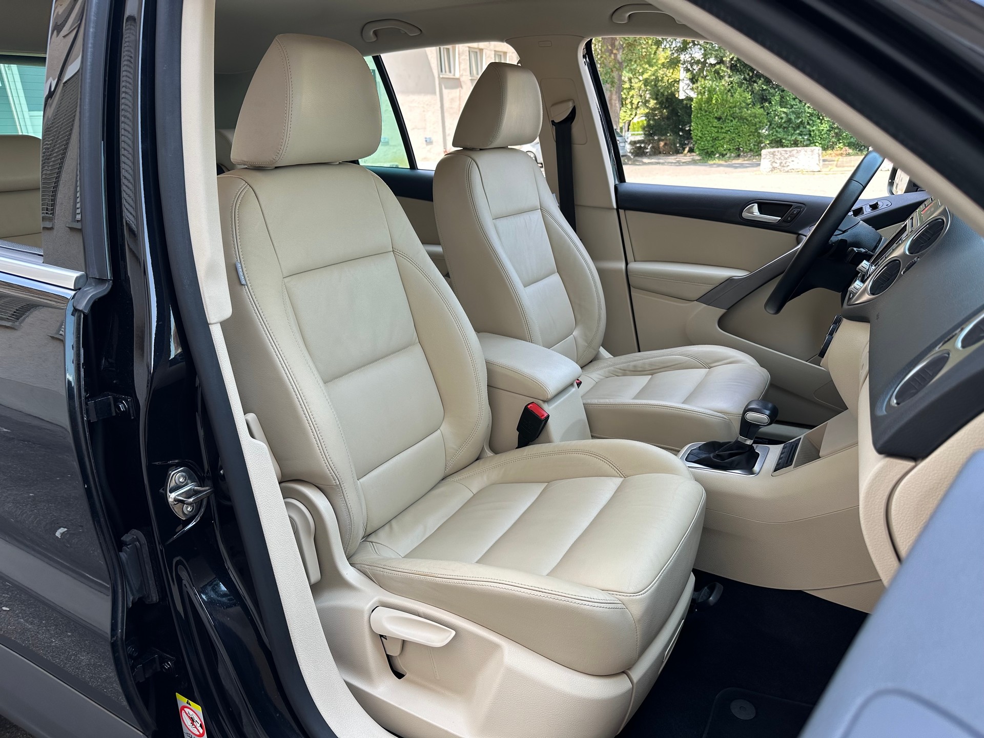VW Tiguan 2.0 TSI Sport&Style Tiptronic * 200 PS *-image-13