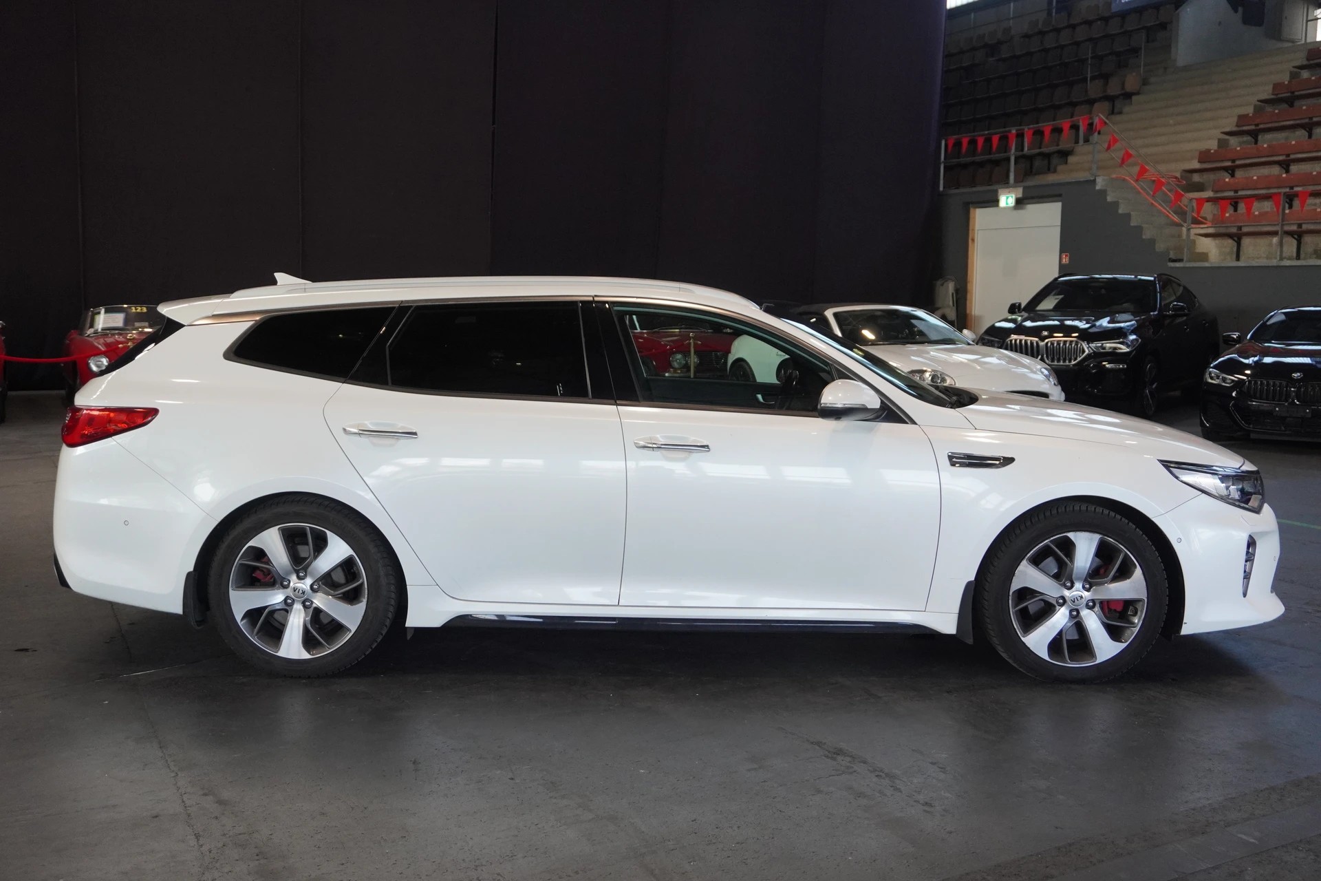 KIA Optima SW 2.0 T-GDI Style GT Automat MFK 12.8.2026 / Garantie 12 Monate-showroom-element-1