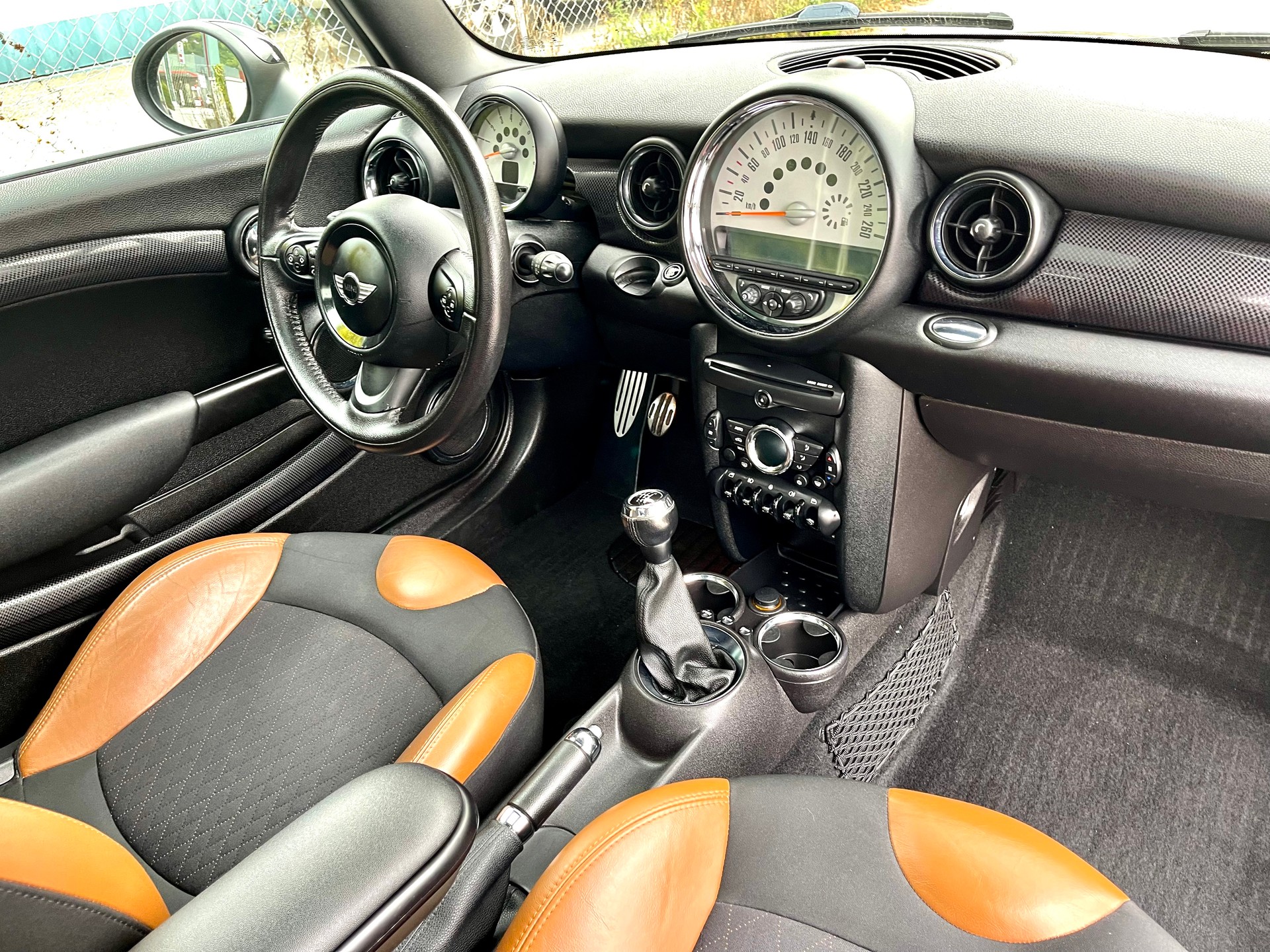 MINI Cooper S-showroom-element-1