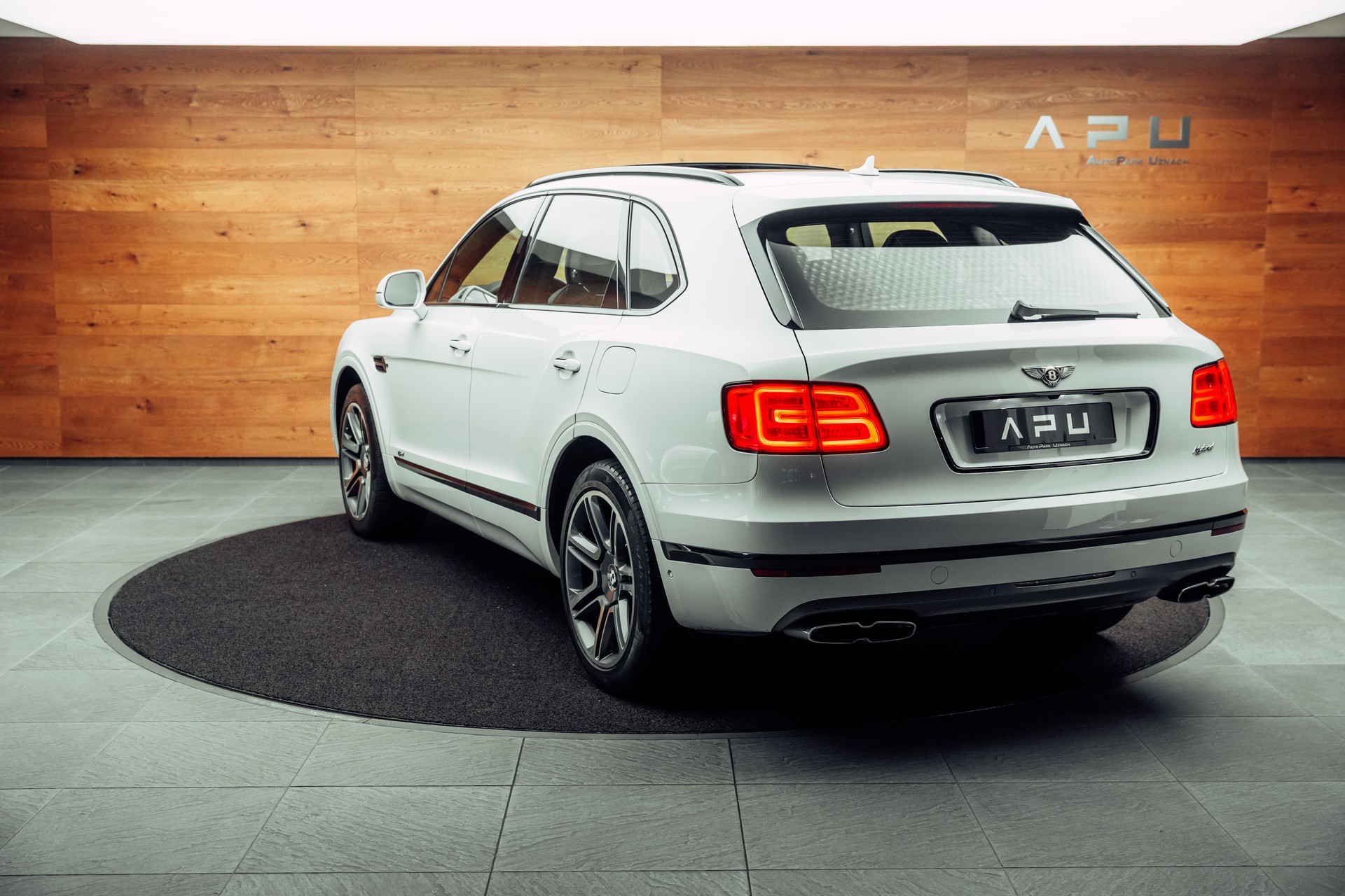 BENTLEY Bentayga V6 Hybrid-showroom-element-2