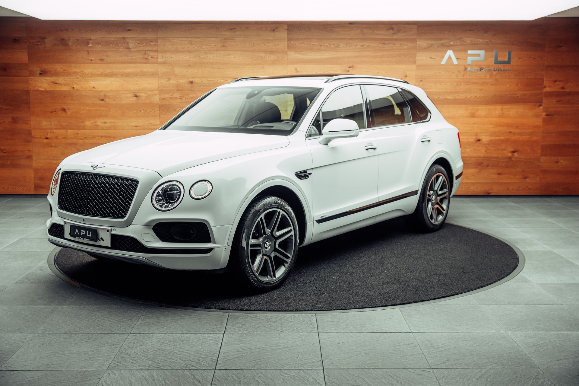 BENTLEY Bentayga V6 Hybrid-showroom-element-3