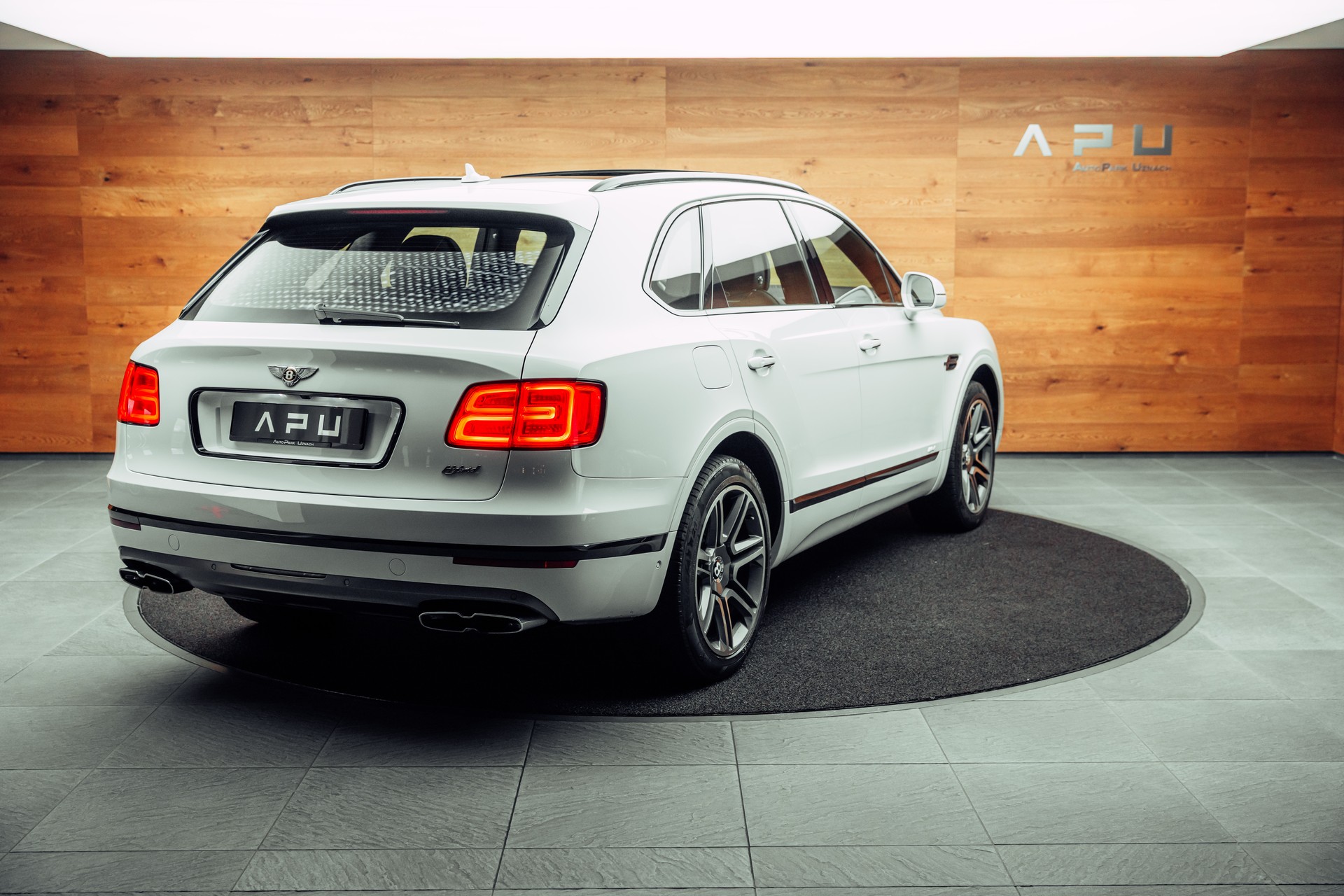 BENTLEY Bentayga V6 Hybrid-showroom-element-1