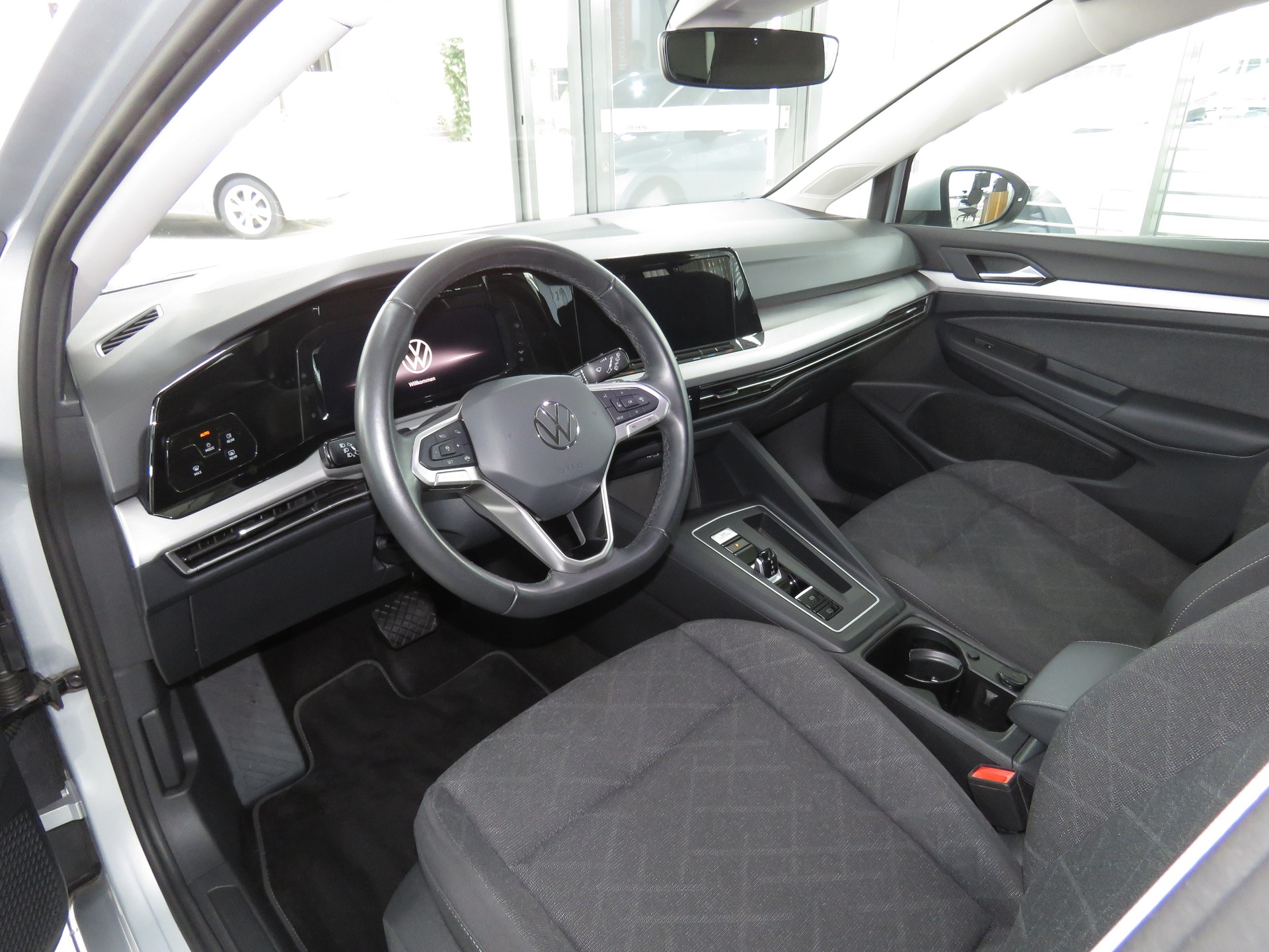 VW Golf 2.0 TDI Life DSG 4-Motion Automat-image-6