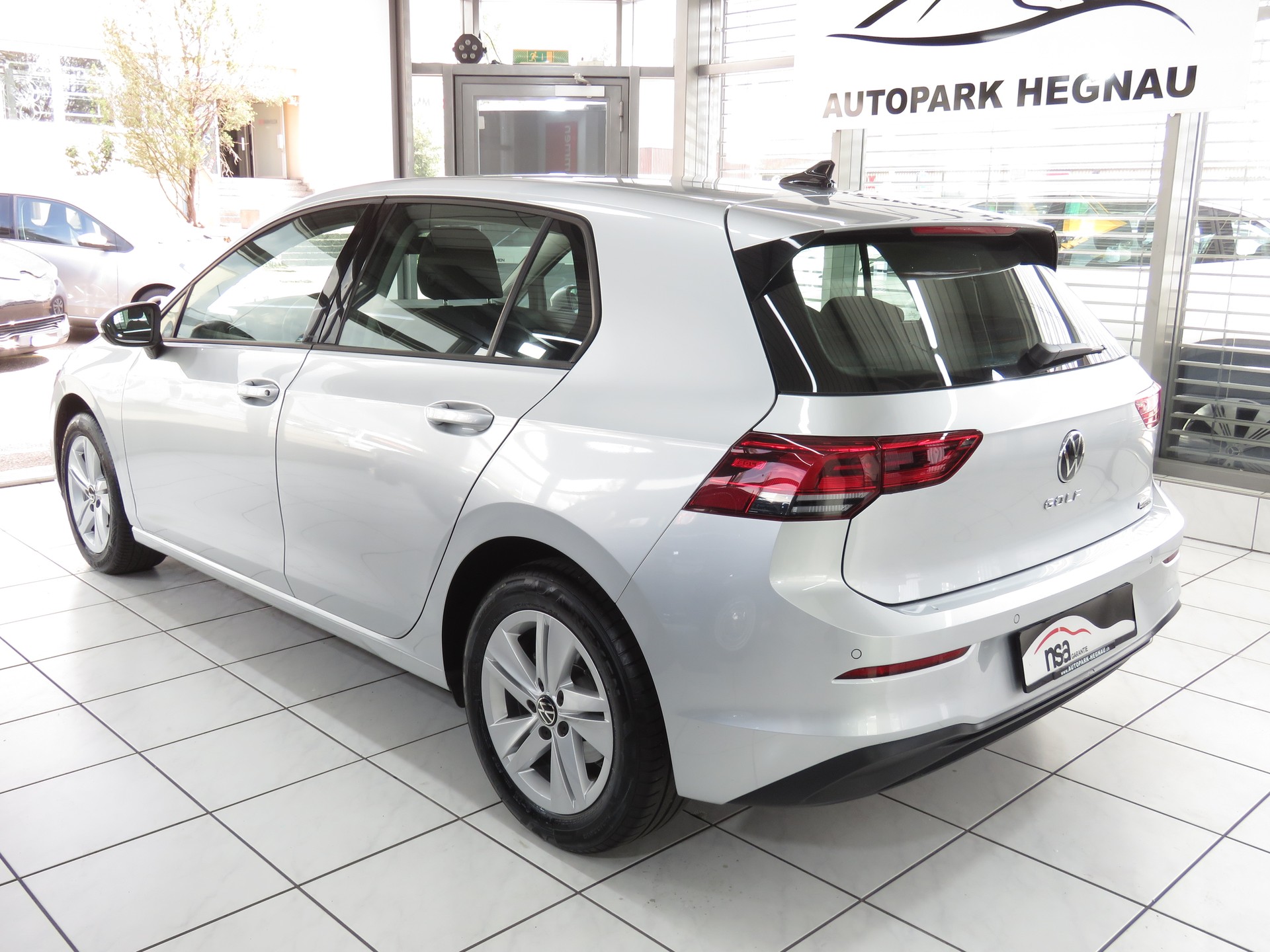 VW Golf 2.0 TDI Life DSG 4-Motion Automat-image-5
