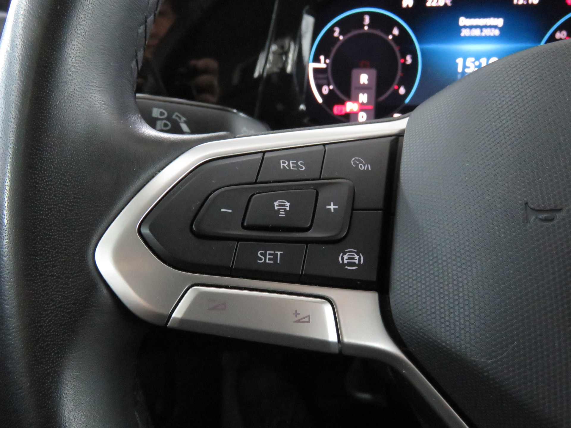 VW Golf 2.0 TDI Life DSG 4-Motion Automat-image-17